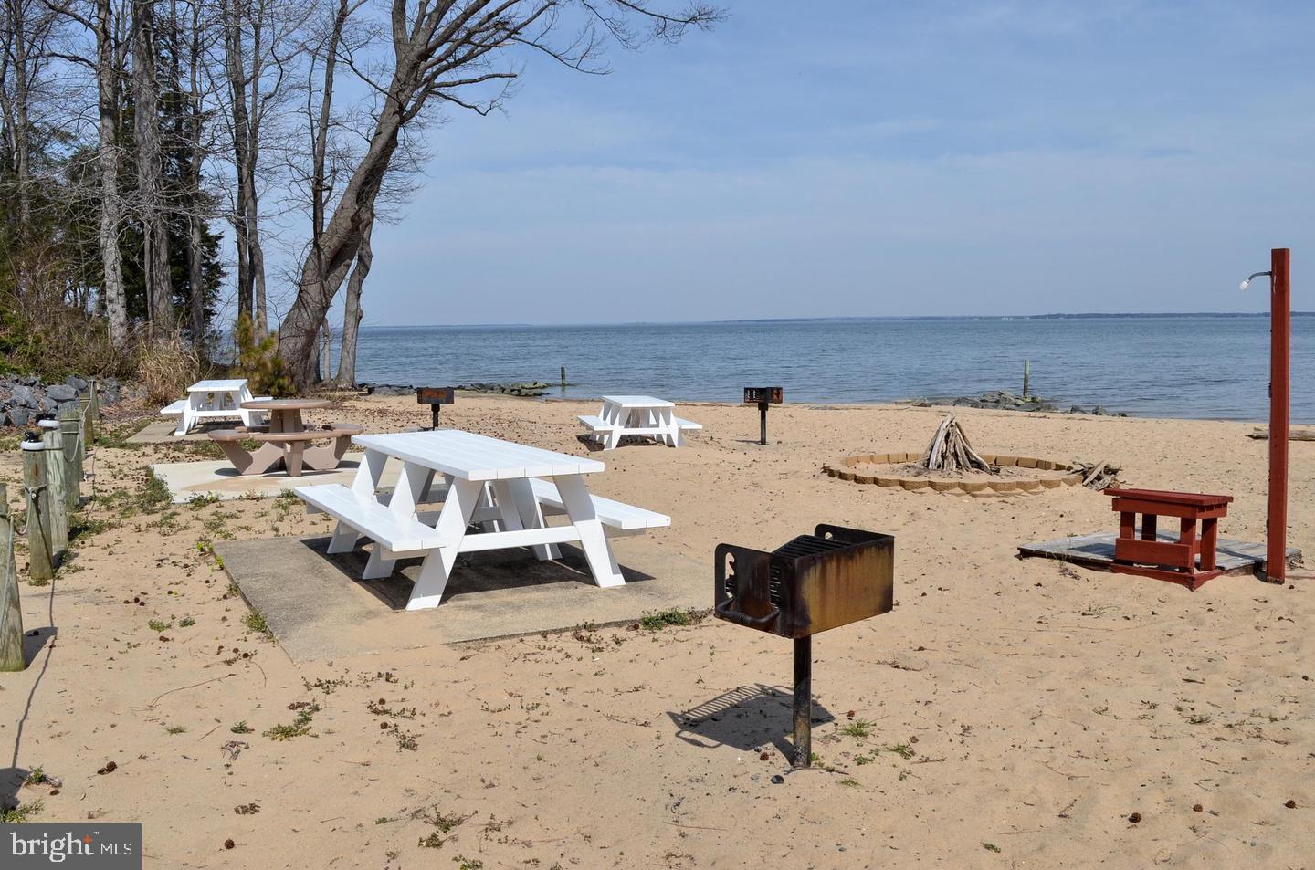 STRATFORD HARBOUR - Land