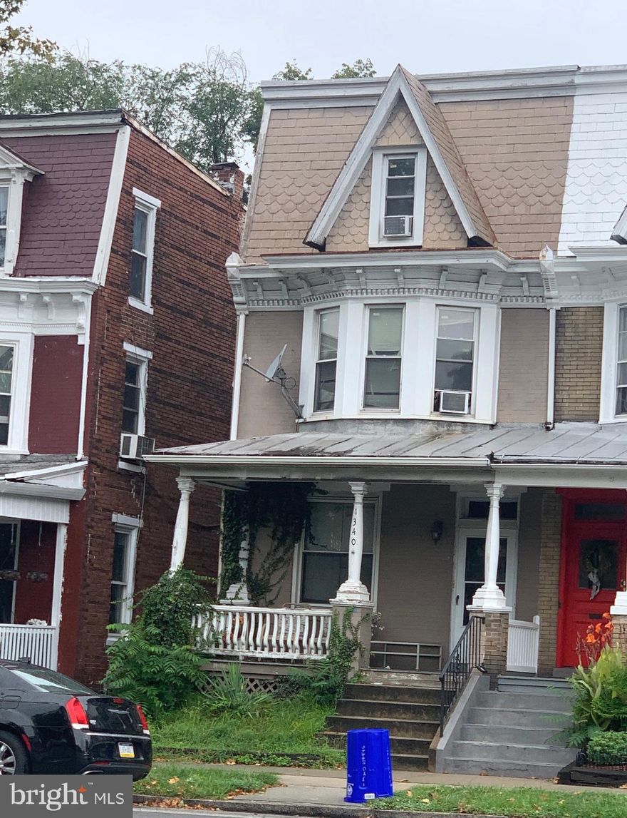 Back-on-Market!  Selling As-Is! 

Investor Alert. 4+ Bedrooms/1.5 baths HOME  needs TLC.

Ask your lender about the  $5000 Home Buyer Grant available on primary residences available in this zip code.