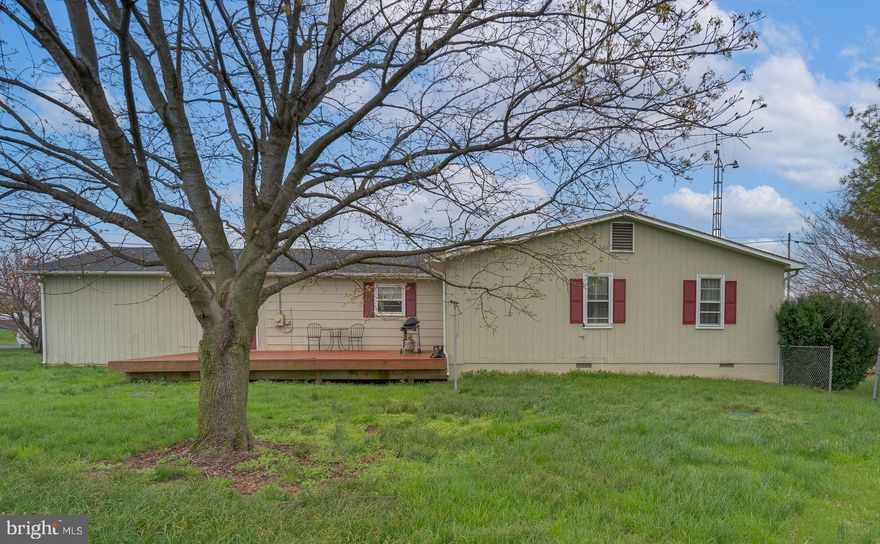 OPEN HOUSE WEEKEND  Sat. 5/31, 12-3pm & Sun. 6/1, 1-3pm. 
Spacious One-Level Living in South Jefferson County – Ideal for Commuters!

Welcome to this wonderful 3-bedroom, 2-bathroom home offering over 1,500 square feet of comfortable one-level living on a spacious 0.36-acre lot. Designed with ease and functionality in mind, this home includes a 2-car garage plus a bright sunroom.

The primary bedroom is a true retreat, featuring an oversized en-suite bathroom with ample room to unwind. The flowing floor plan provides both openness and separation, perfect for everyday living and entertaining alike.

Located in desirable South Jefferson County, this home is a perfect choice for commuters looking for convenience without sacrificing comfort and space.