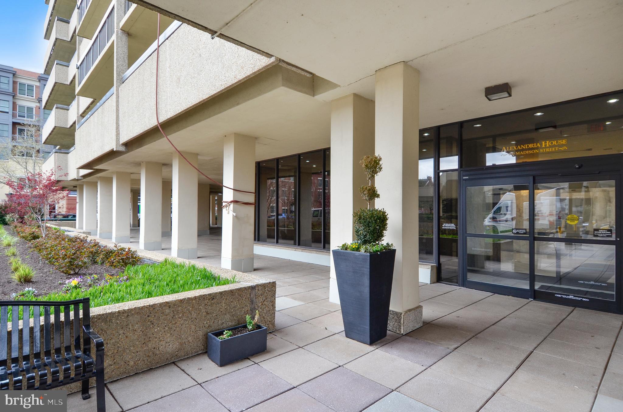 ALEXANDRIA HOUSE - Residential Lease