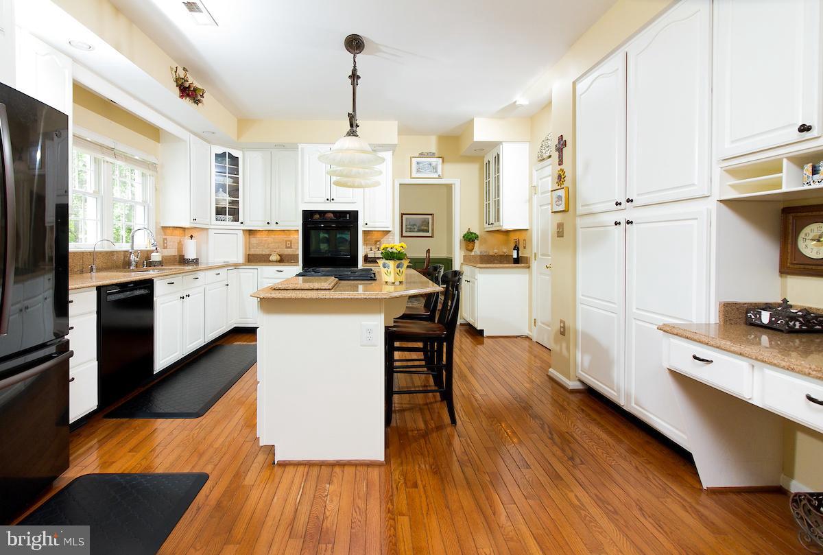 WOODLEA MANOR - Residential