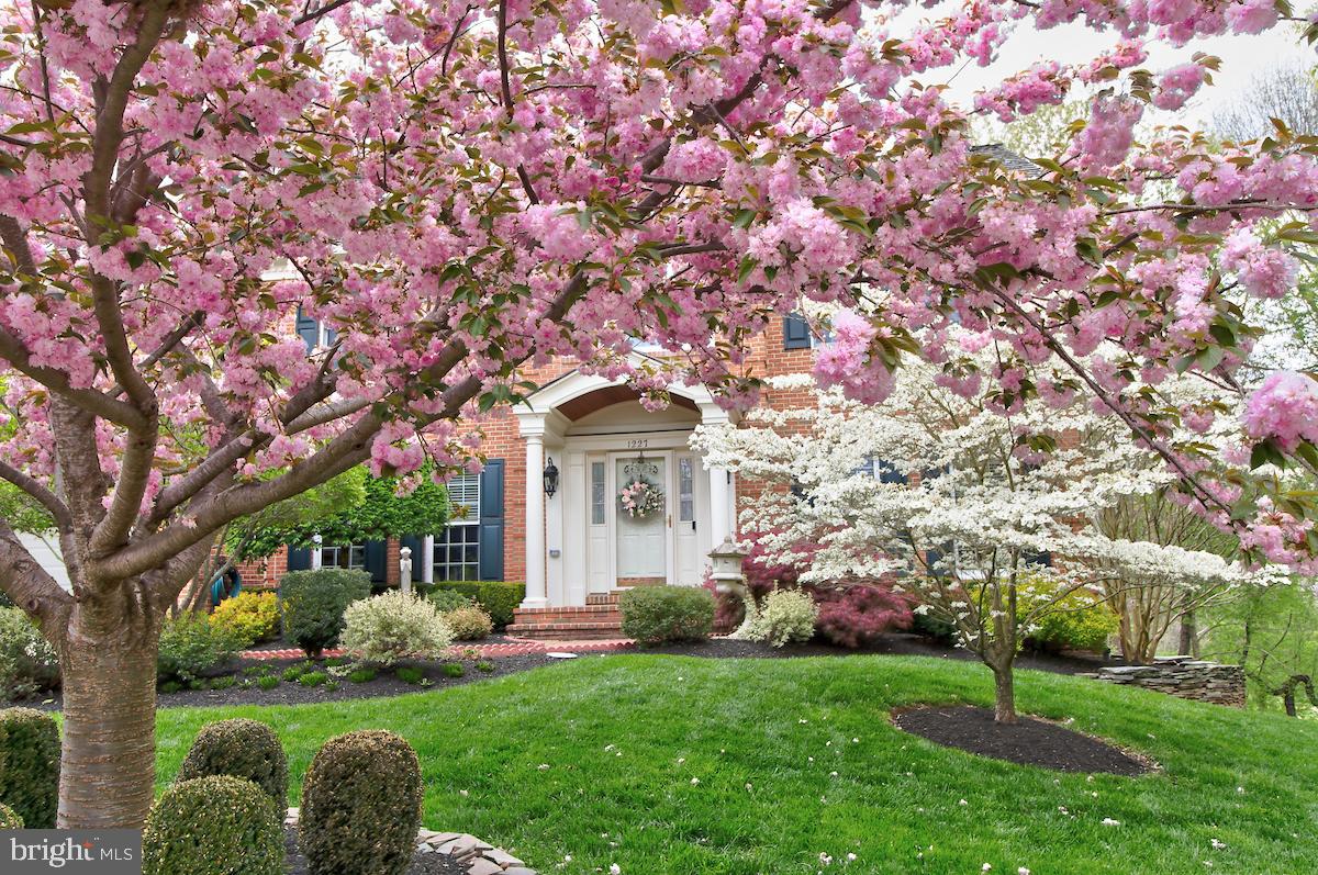 WOODLEA MANOR - Residential