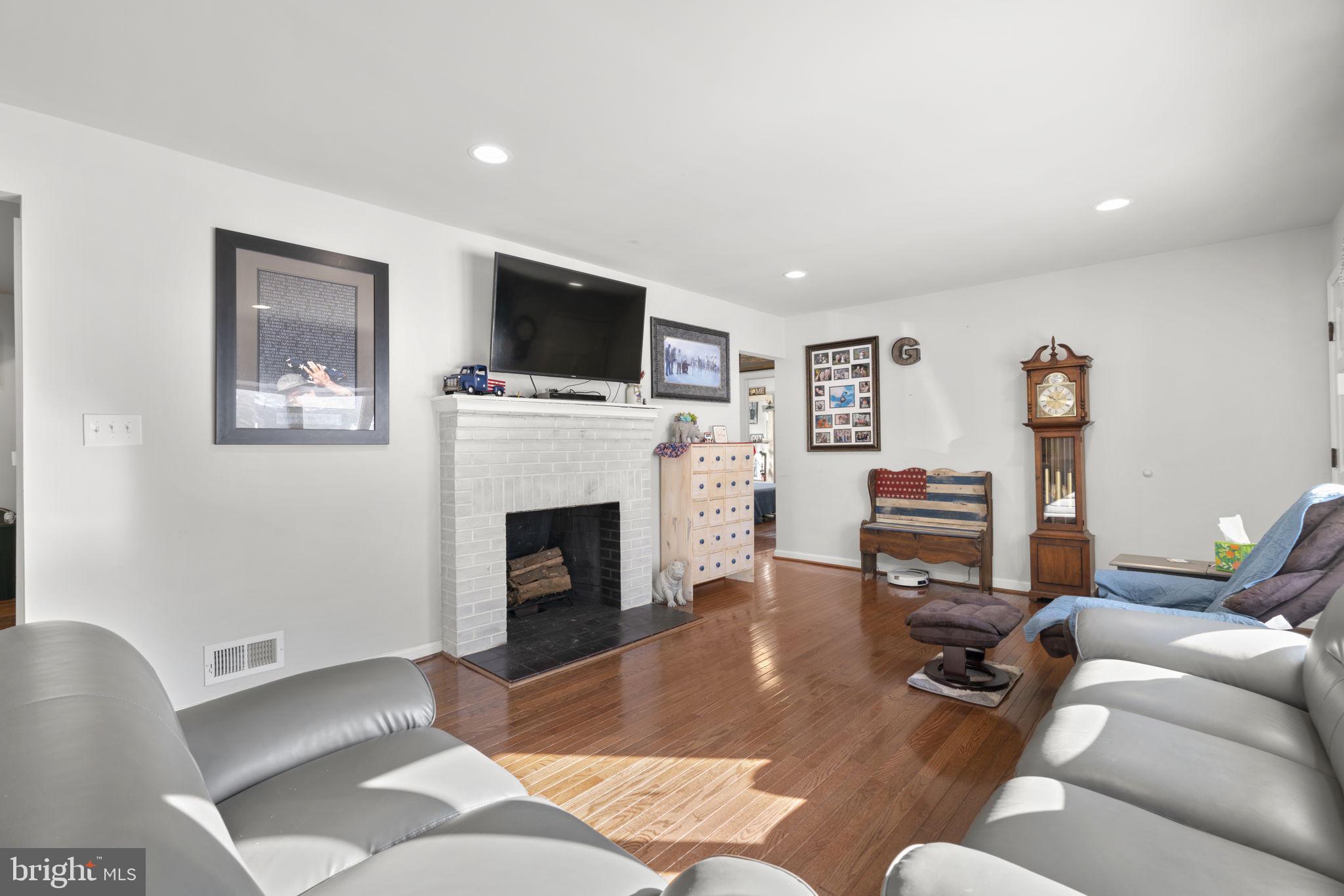 CHURCH GARDENS - Residential