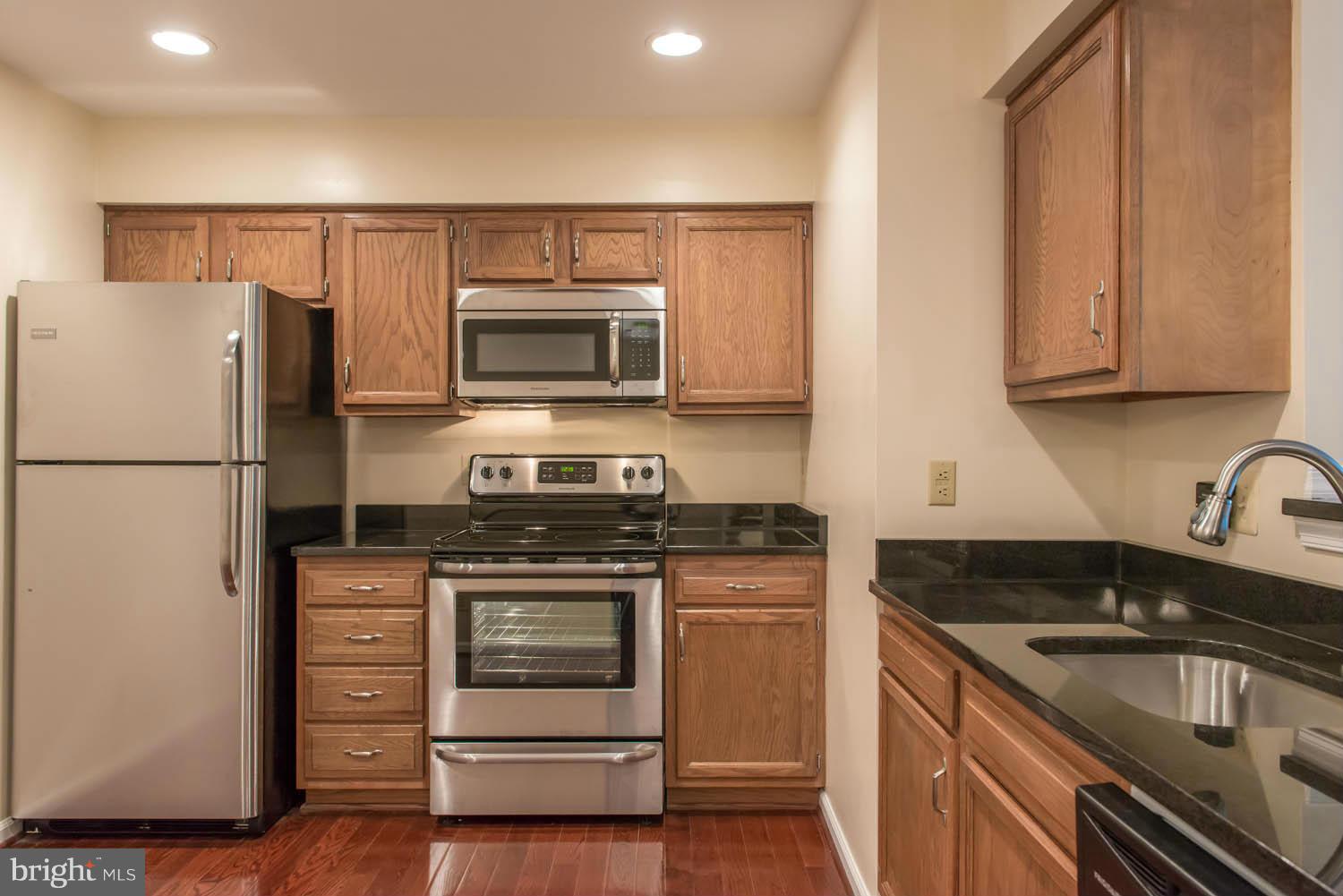 STRATFORD PLACE AT KINGS - Residential