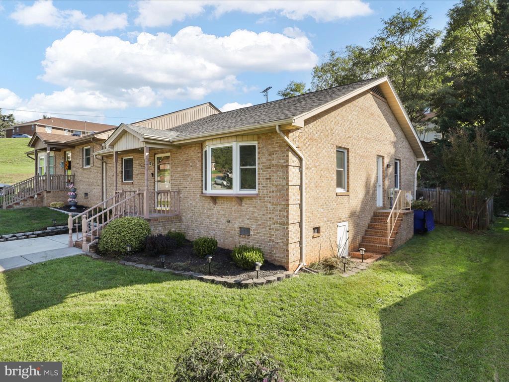 Photo of 614 Mount View Street, FRONT ROYAL, VA 22630 (MLS # VAWR2012602)