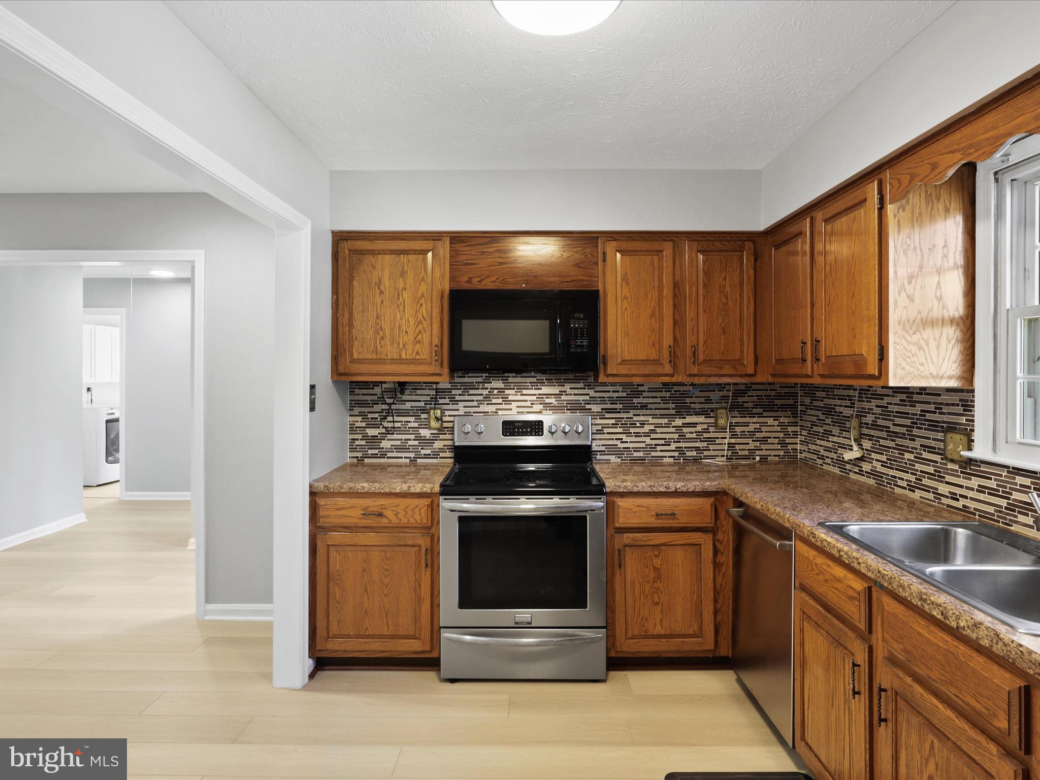 AY VIEW ESTATES - Residential Lease