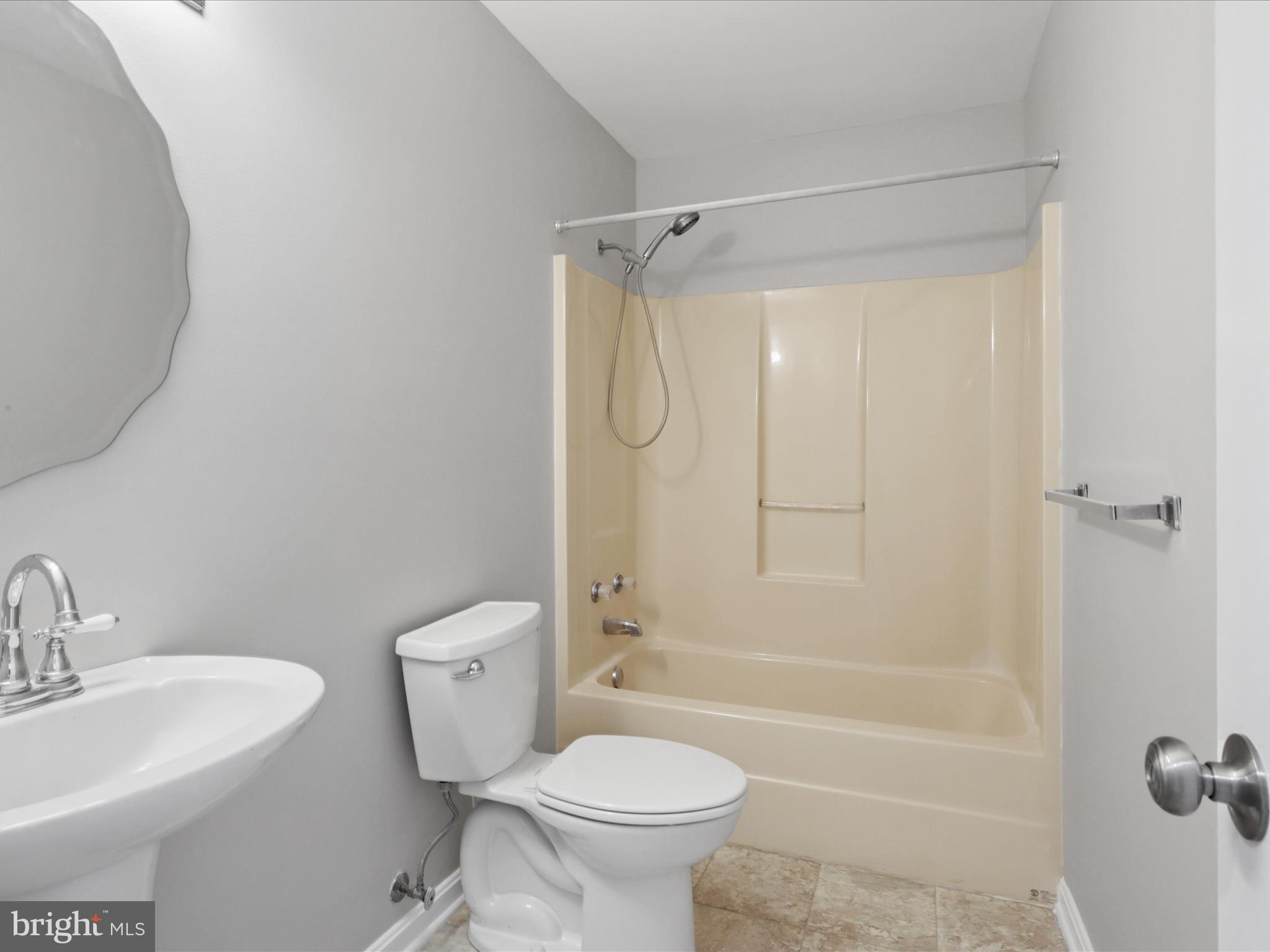 AY VIEW ESTATES - Residential Lease