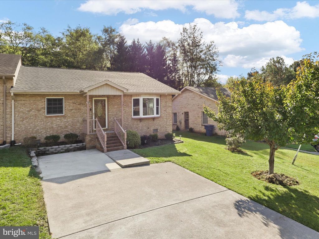Photo of 614 Mount View Street, FRONT ROYAL, VA 22630 (MLS # VAWR2012602)
