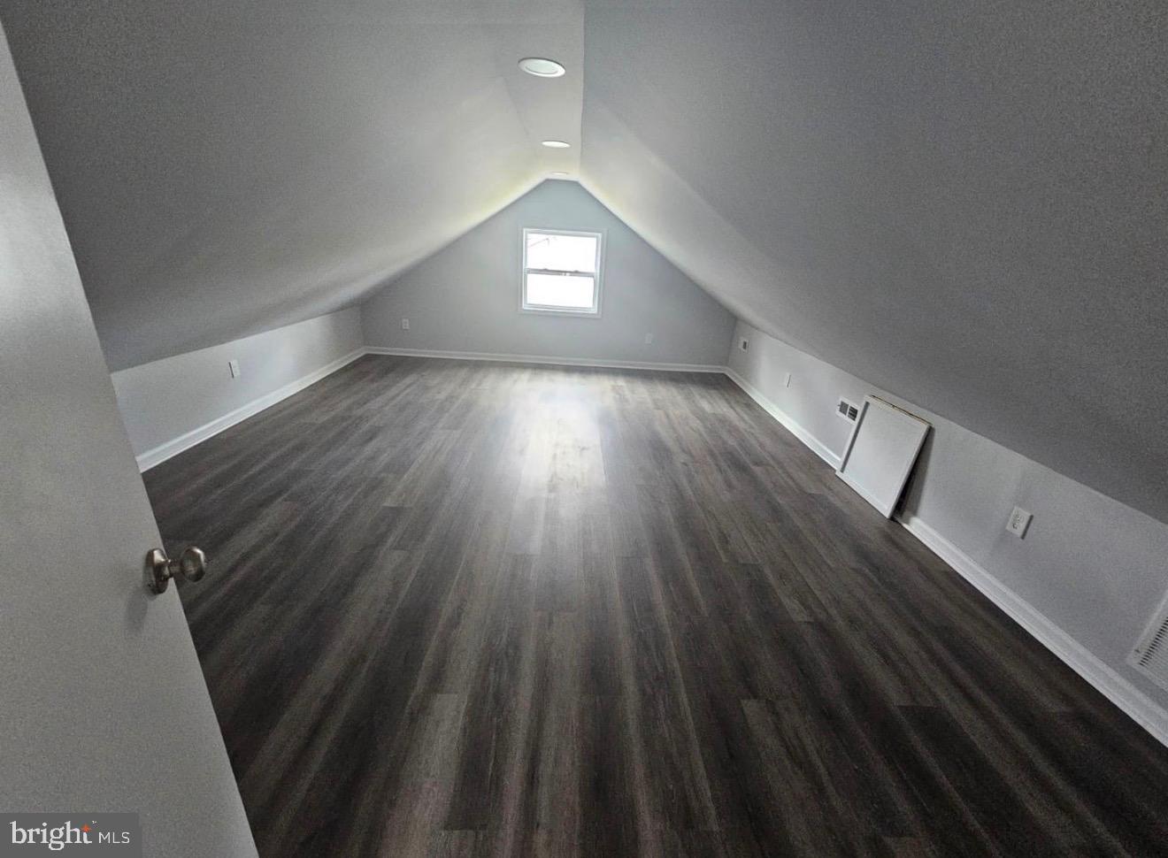 NORTH BARNABY - Residential Lease