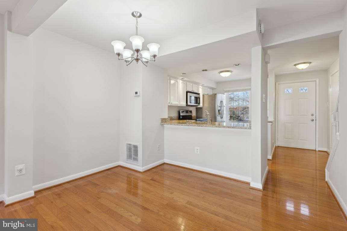 D EVEREUX WEST - Residential