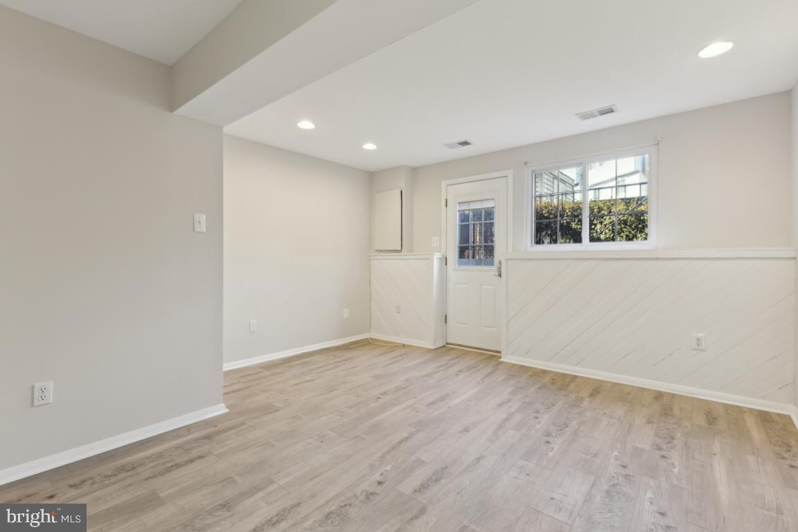 D EVEREUX WEST - Residential