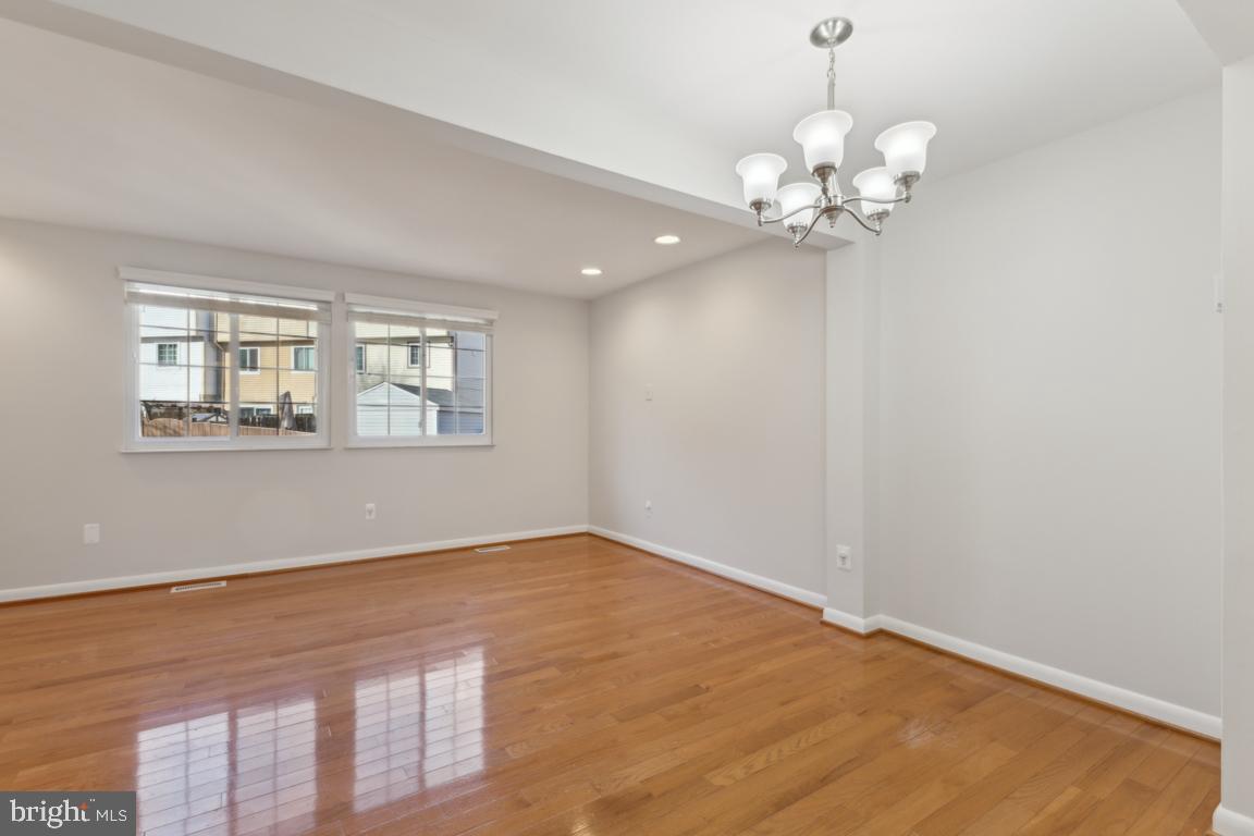 D EVEREUX WEST - Residential