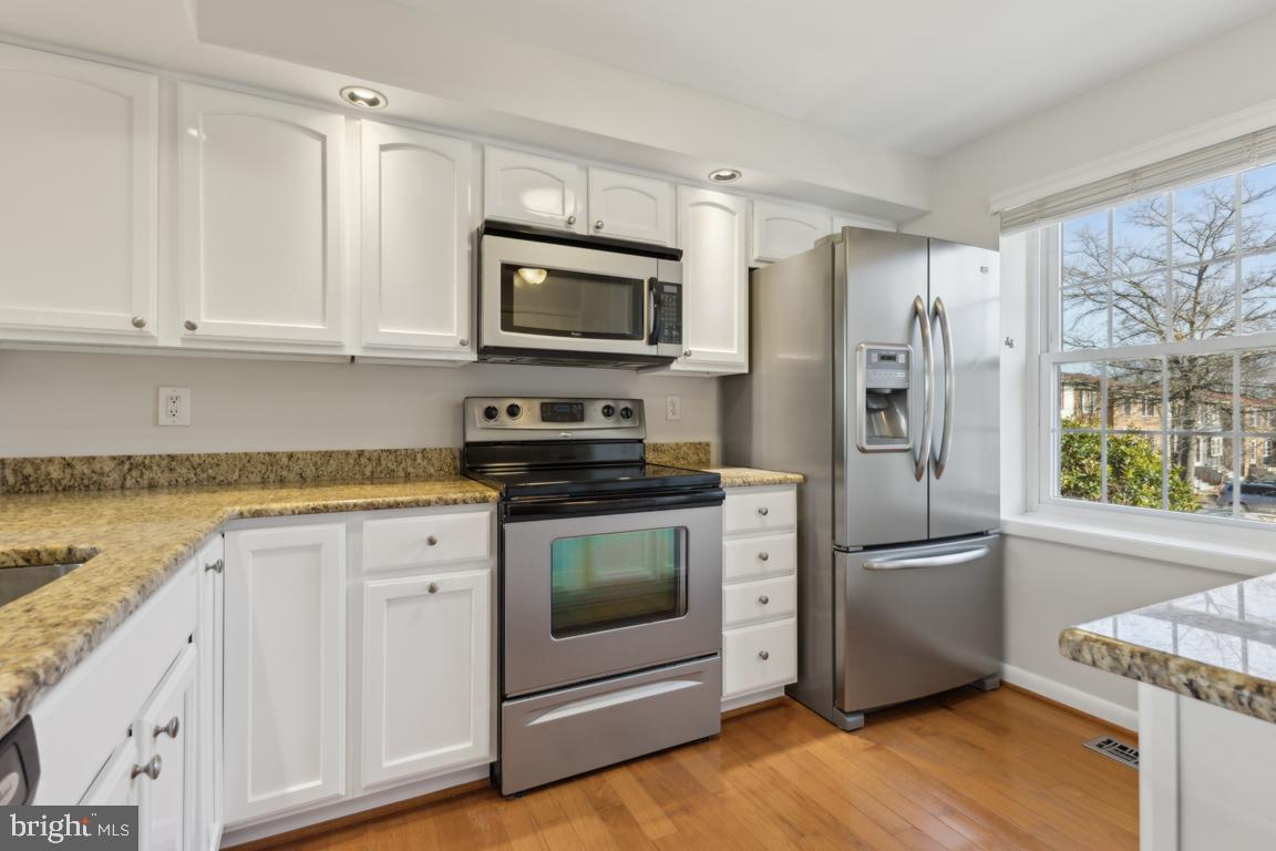 D EVEREUX WEST - Residential