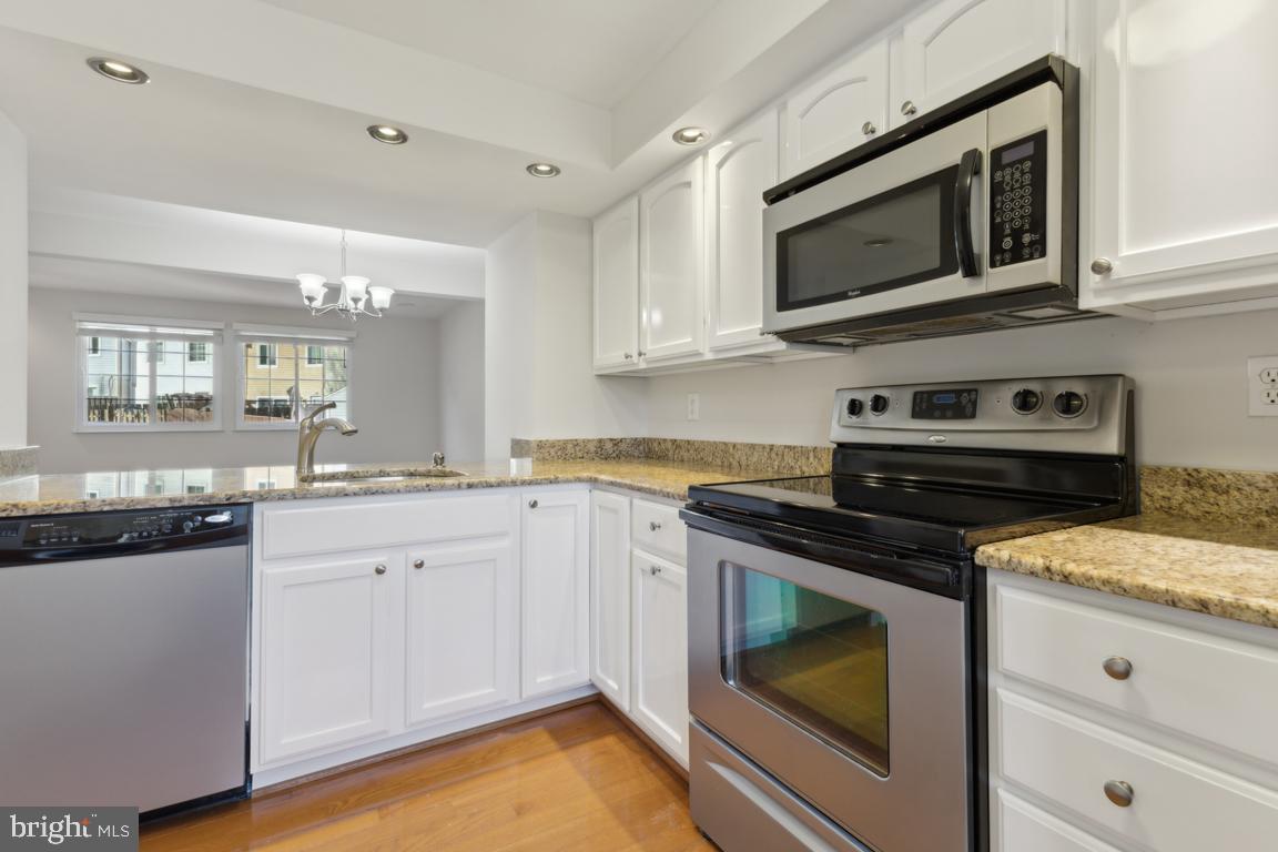 D EVEREUX WEST - Residential