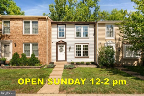 Photo of 1624 Sierra Woods Drive, RESTON, VA 20194 (MLS # VAFX2334250)
