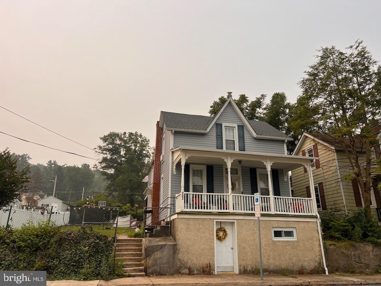 203 LINCOLN AVENUE