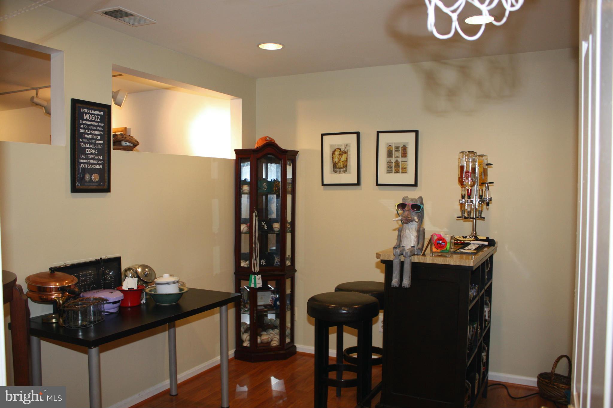 WOODLAND HILLS - Residential