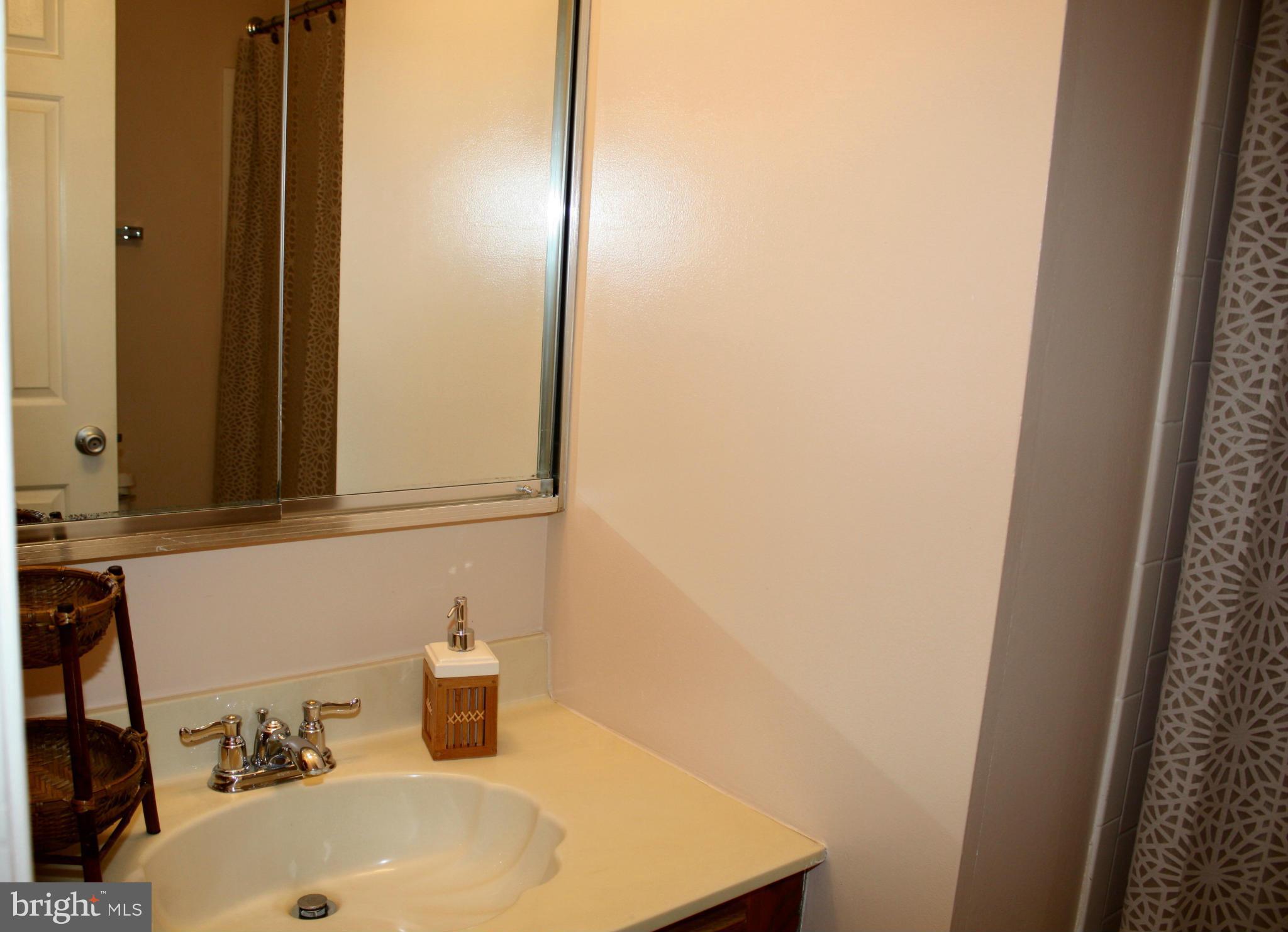 WOODLAND HILLS - Residential