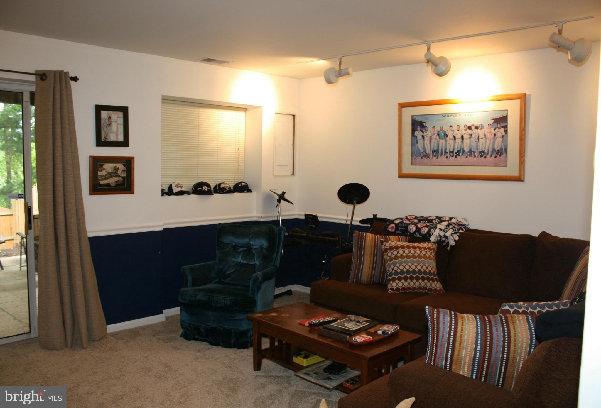 WOODLAND HILLS - Residential