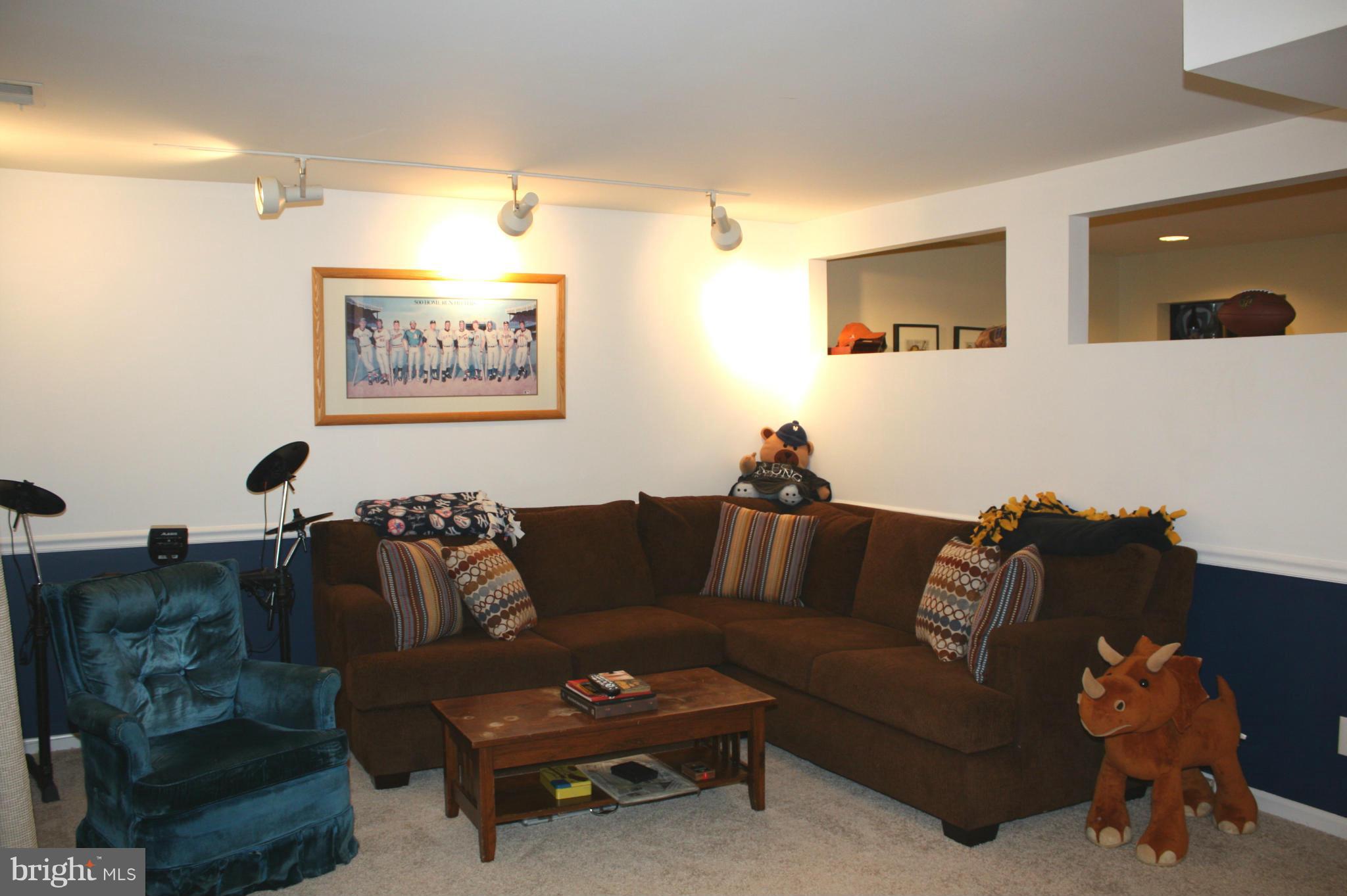 WOODLAND HILLS - Residential