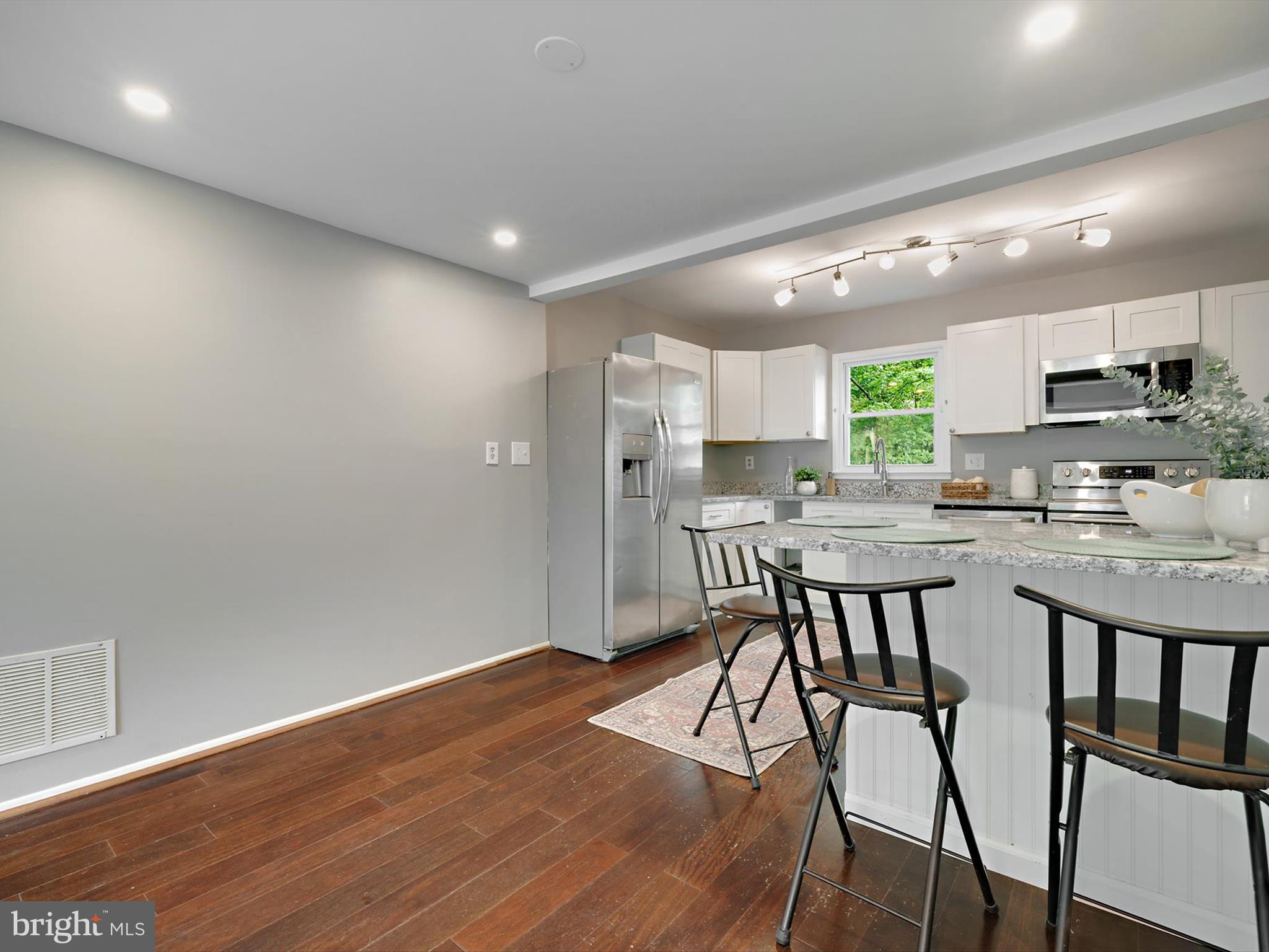 2110 LAURANCE COURT
