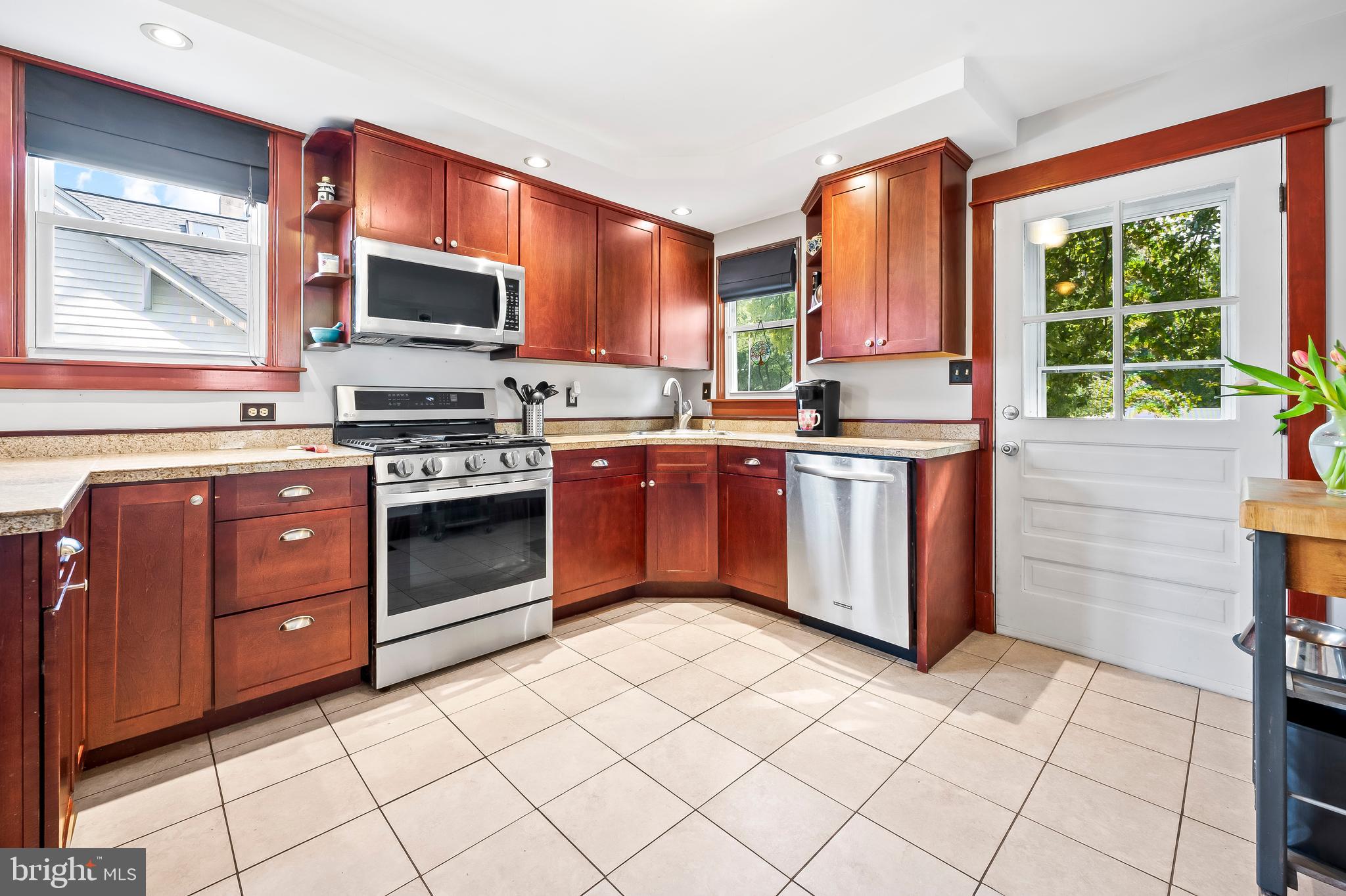 WOODSIDE - Residential