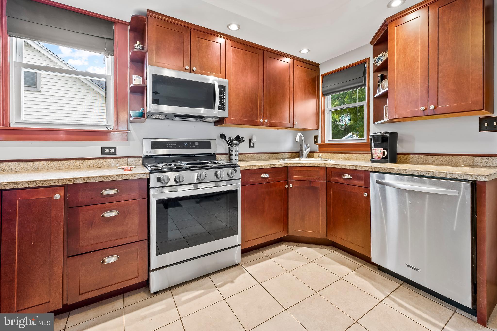 WOODSIDE - Residential