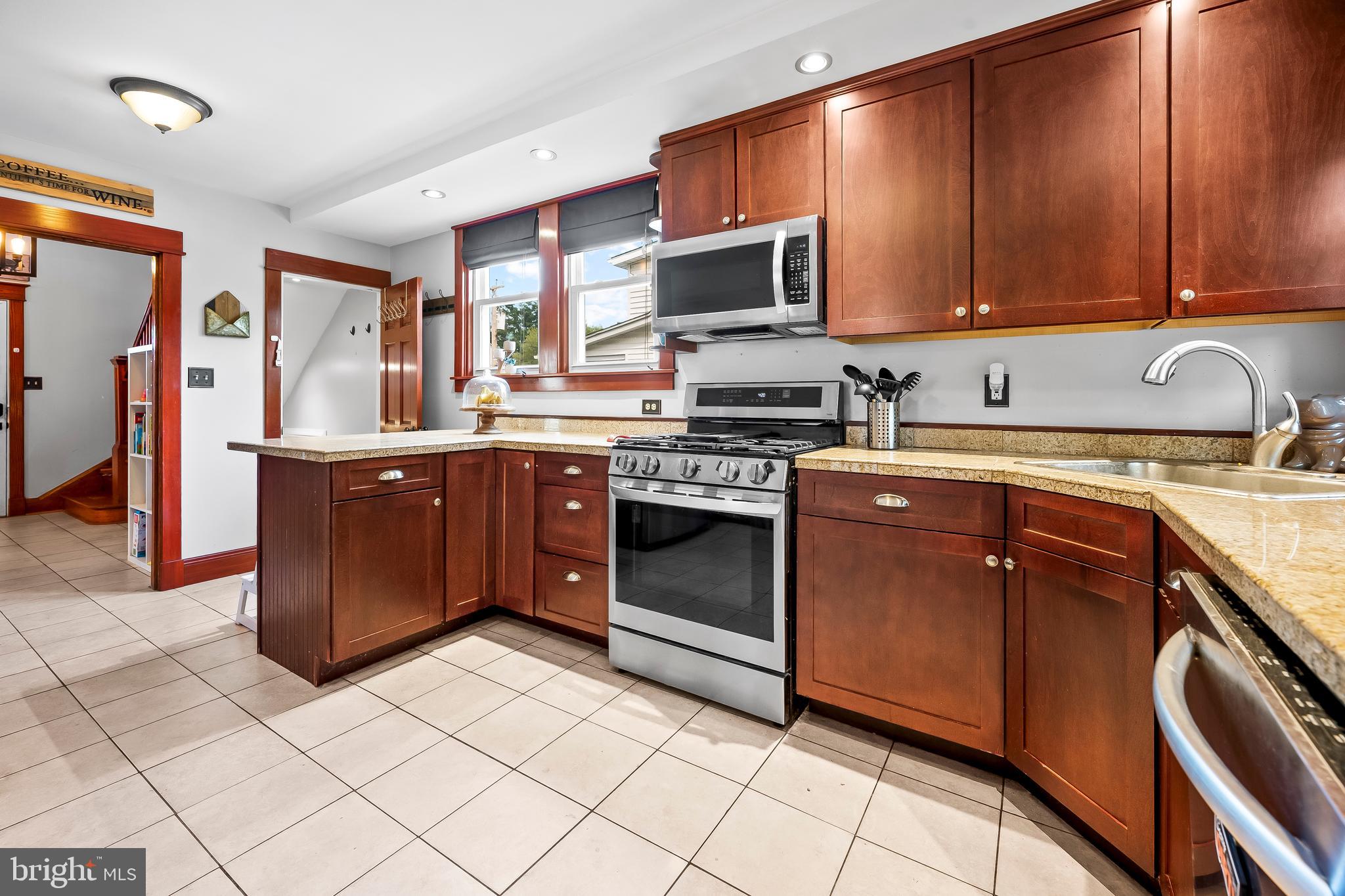 WOODSIDE - Residential