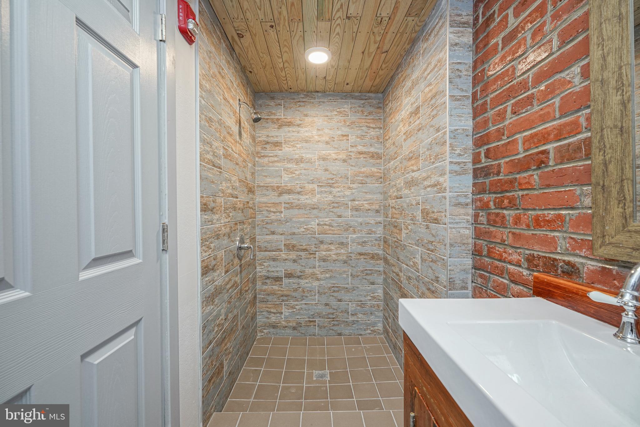 POINT BREEZE - Residential Lease