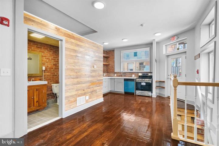 POINT BREEZE - Residential Lease