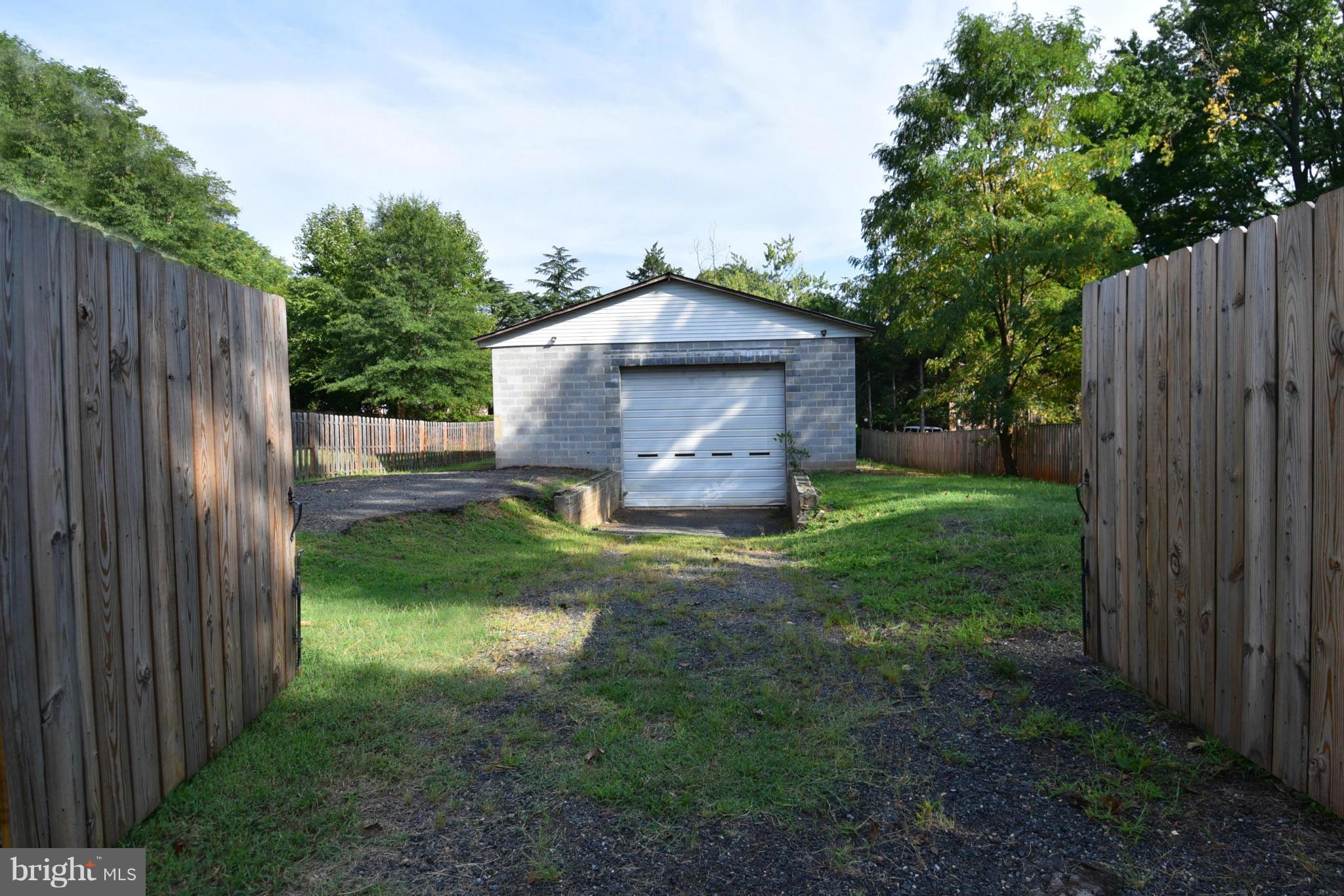 CHARLES W LEE SR ESTATES - Residential