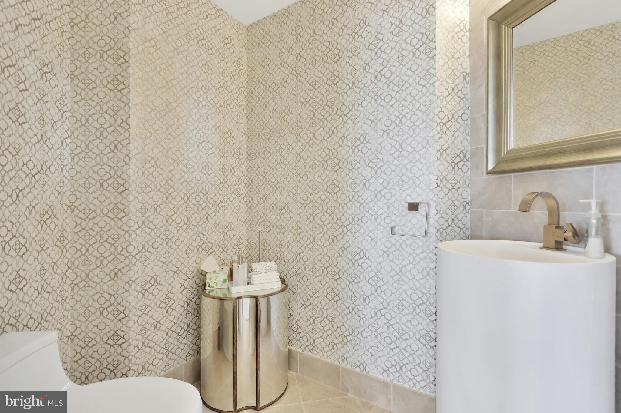 ONE PARK CREST CONDOMINIUM - Residential