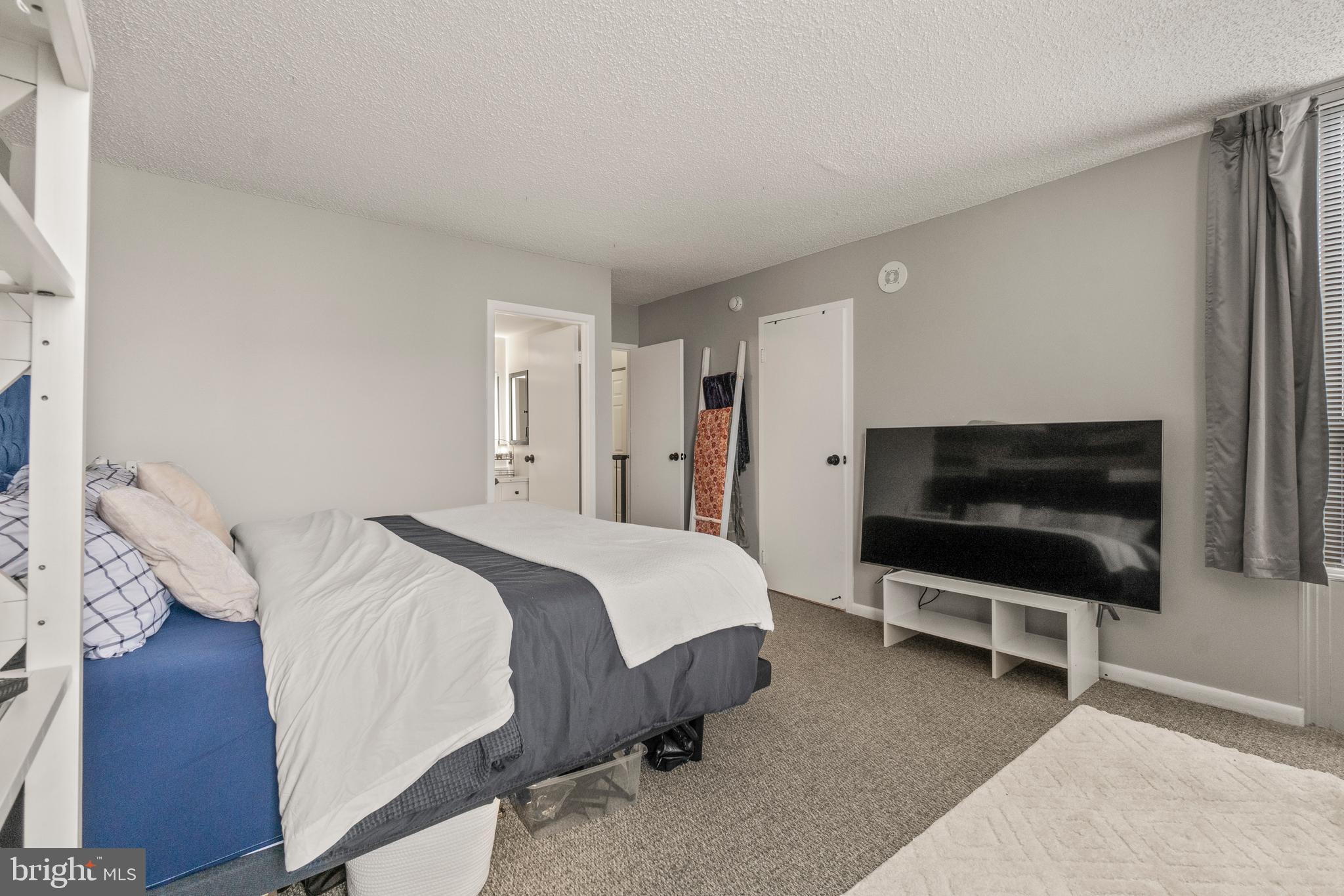 RIDGELY TOWSON CENTER - Residential