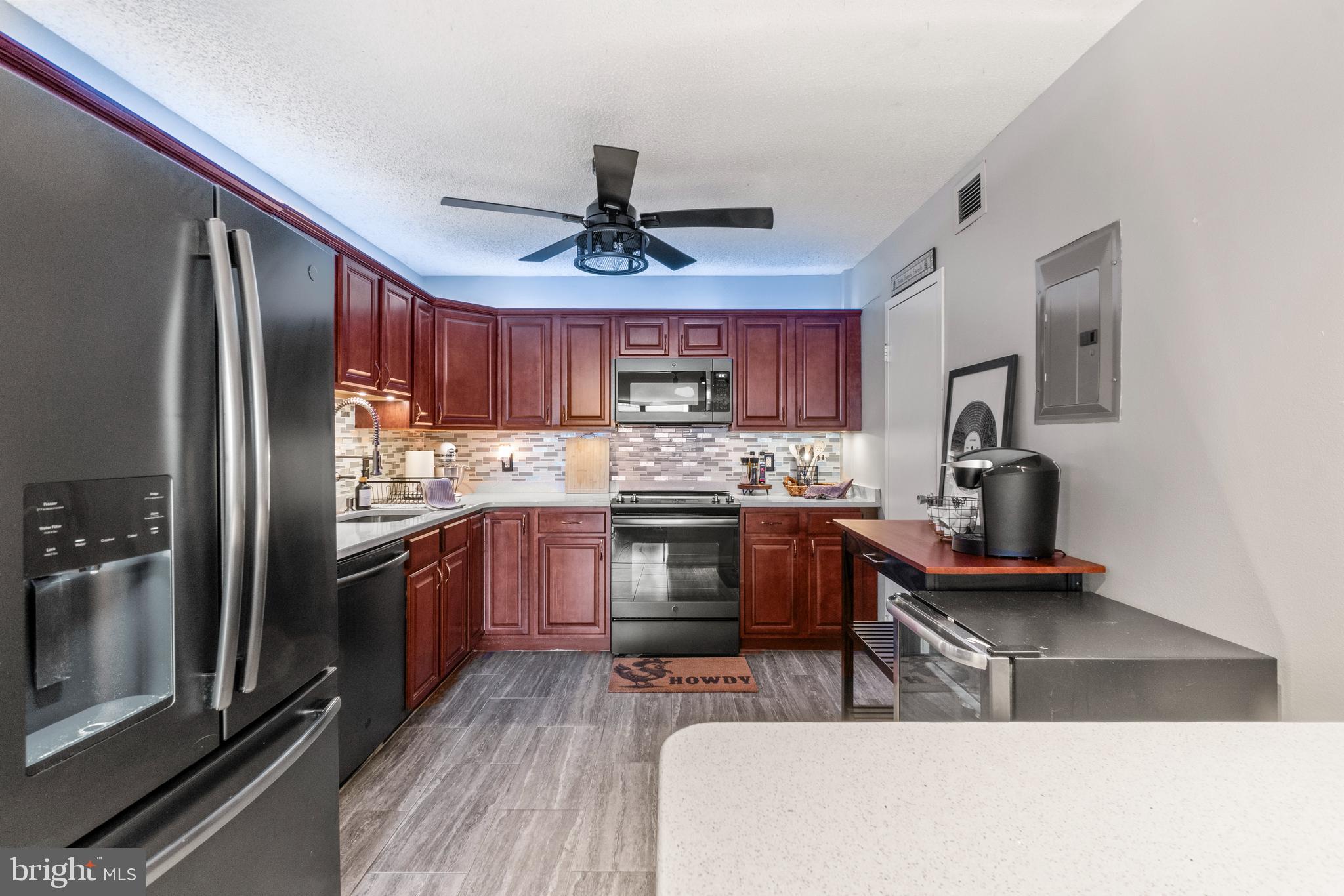 RIDGELY TOWSON CENTER - Residential