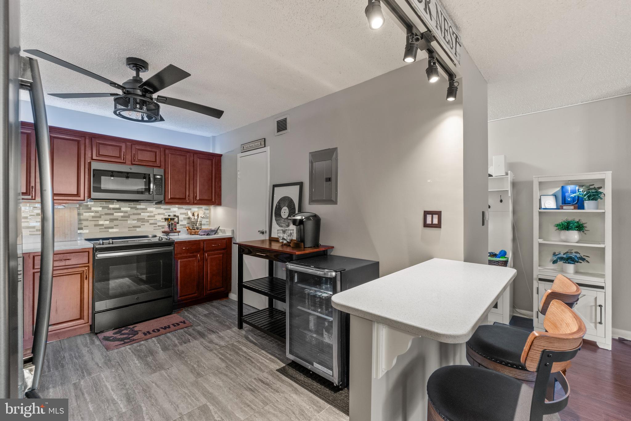 RIDGELY TOWSON CENTER - Residential