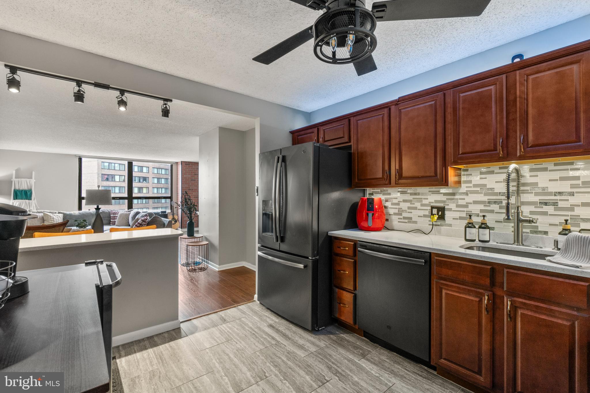 RIDGELY TOWSON CENTER - Residential