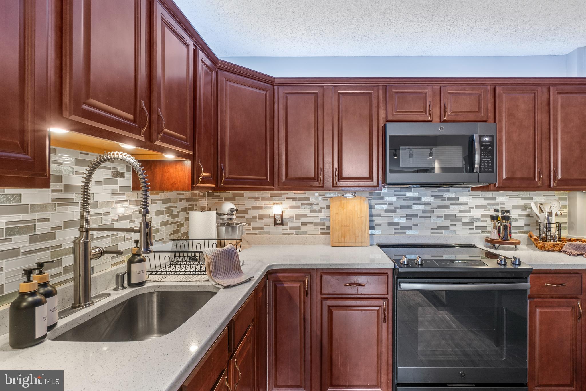 RIDGELY TOWSON CENTER - Residential