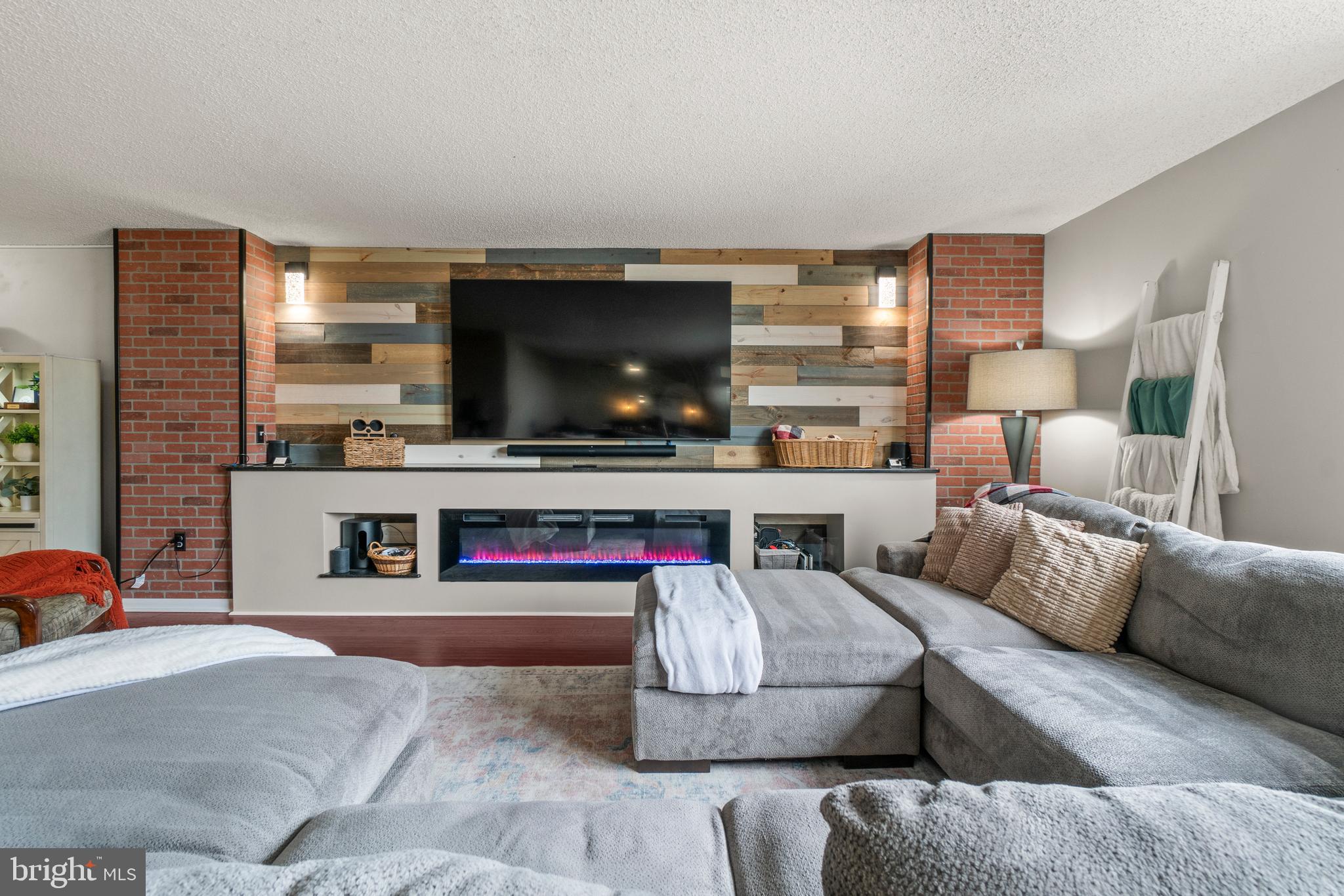 RIDGELY TOWSON CENTER - Residential