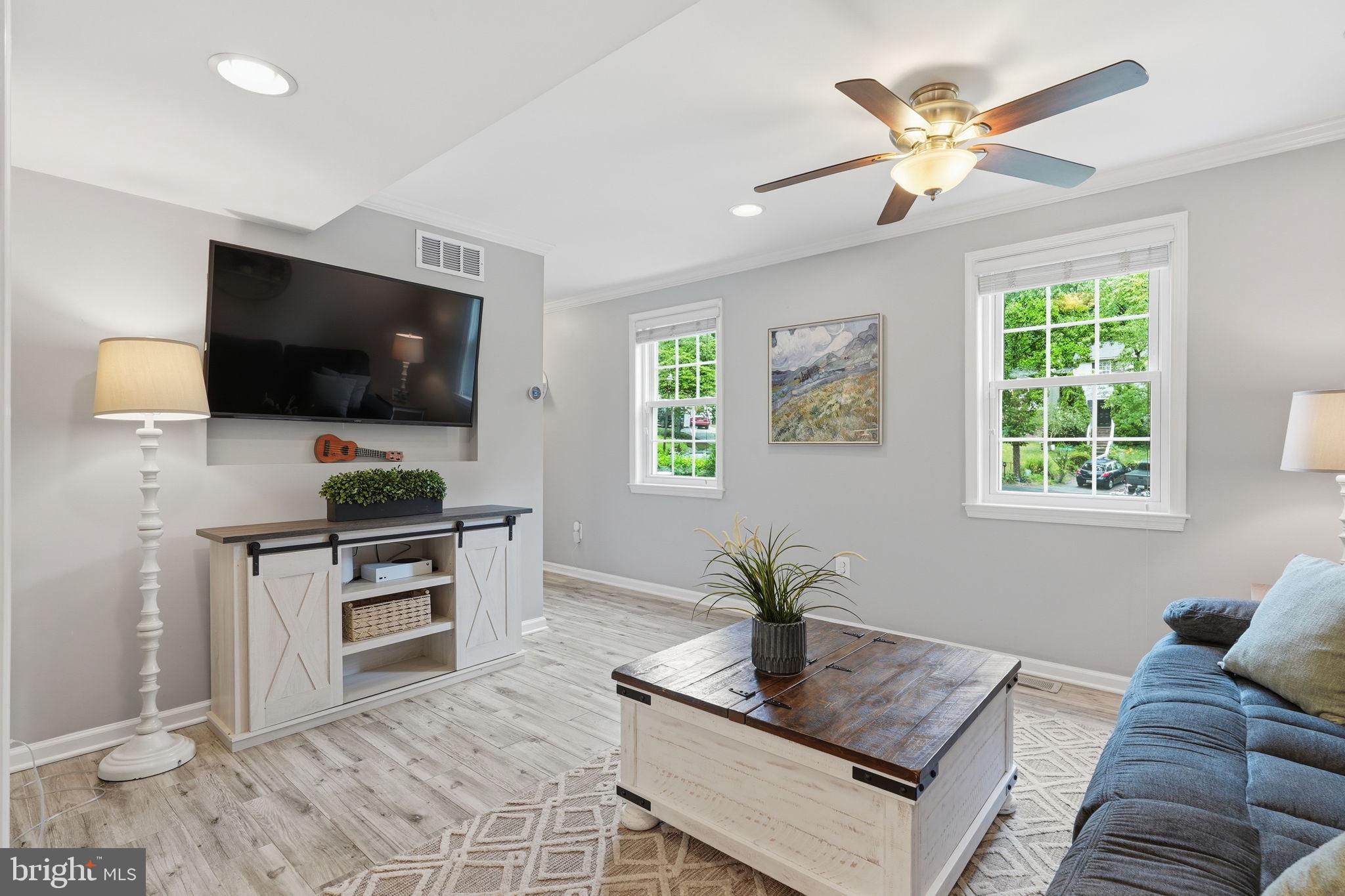 925 RYECROFT COURT