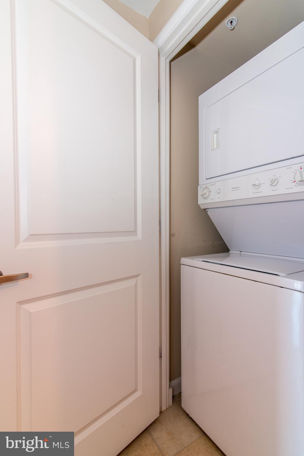 CLARENDON 1021 - Residential Lease