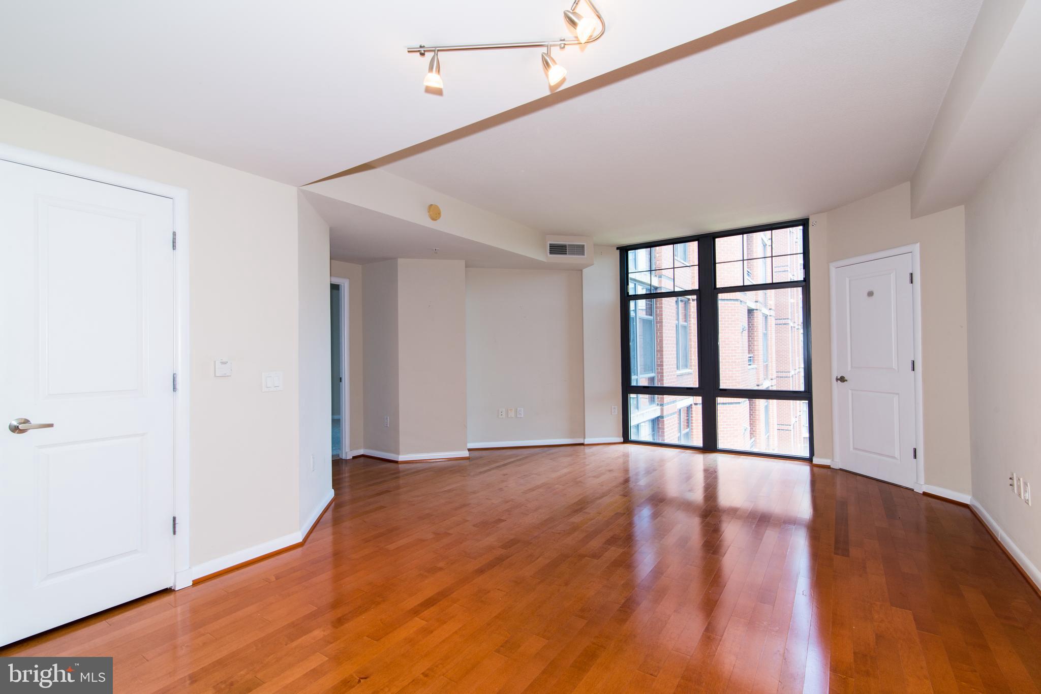 CLARENDON 1021 - Residential Lease