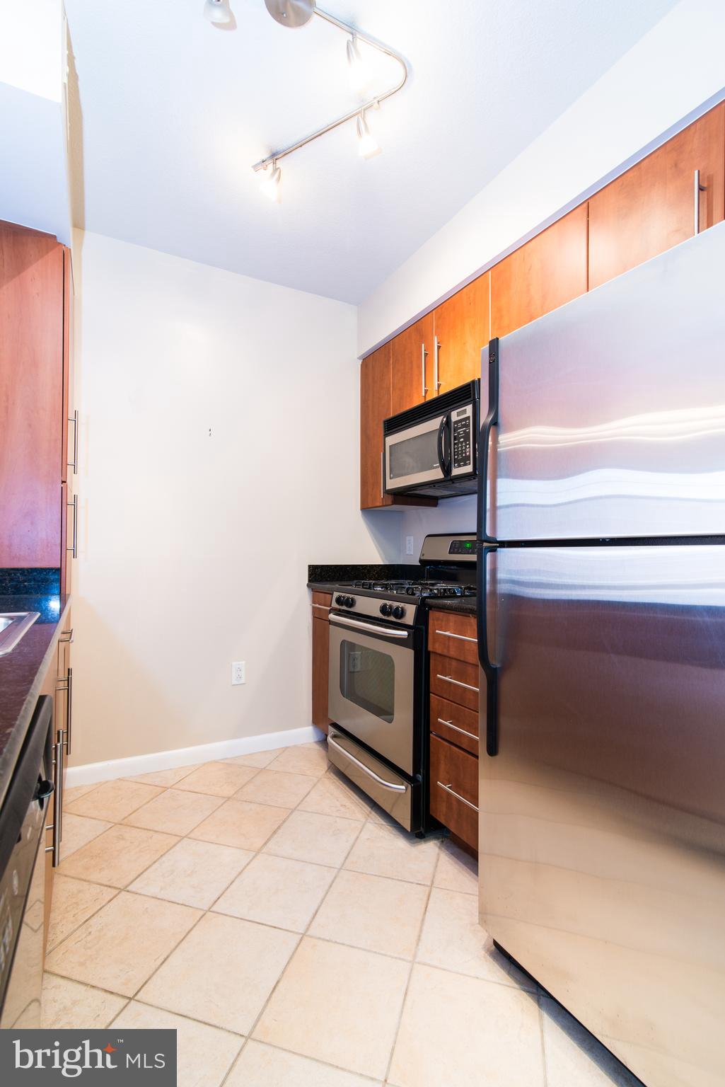 CLARENDON 1021 - Residential Lease