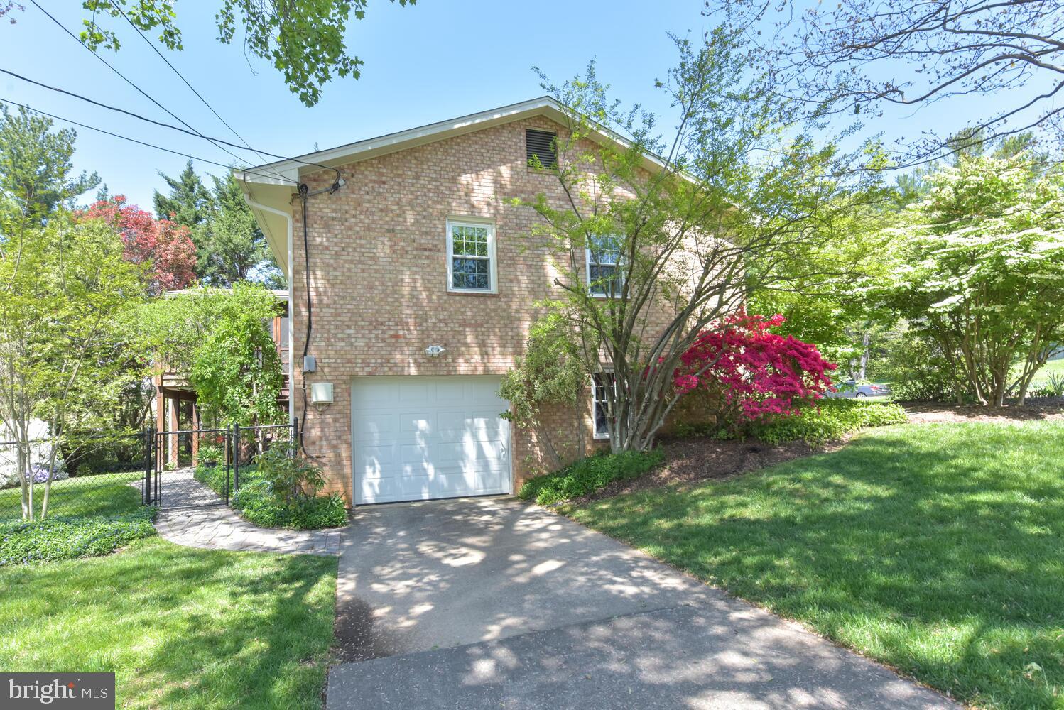 POWHATAN HILLS - Residential