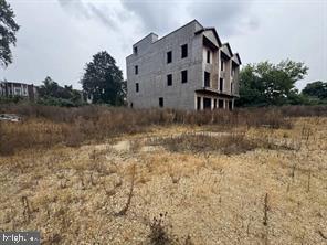 122 E HORTTER STREET