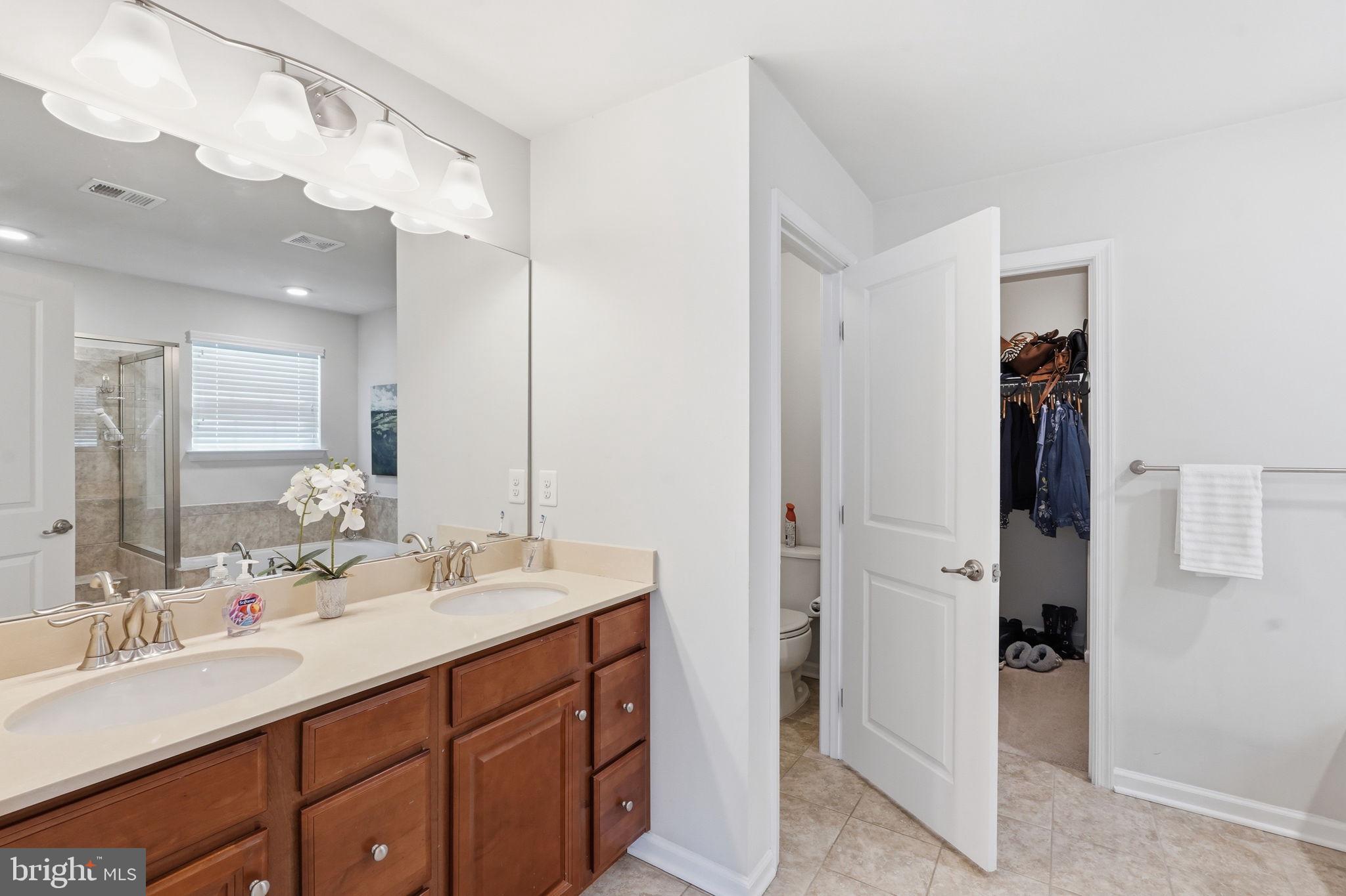 LIBERTY KNOLLS - Residential