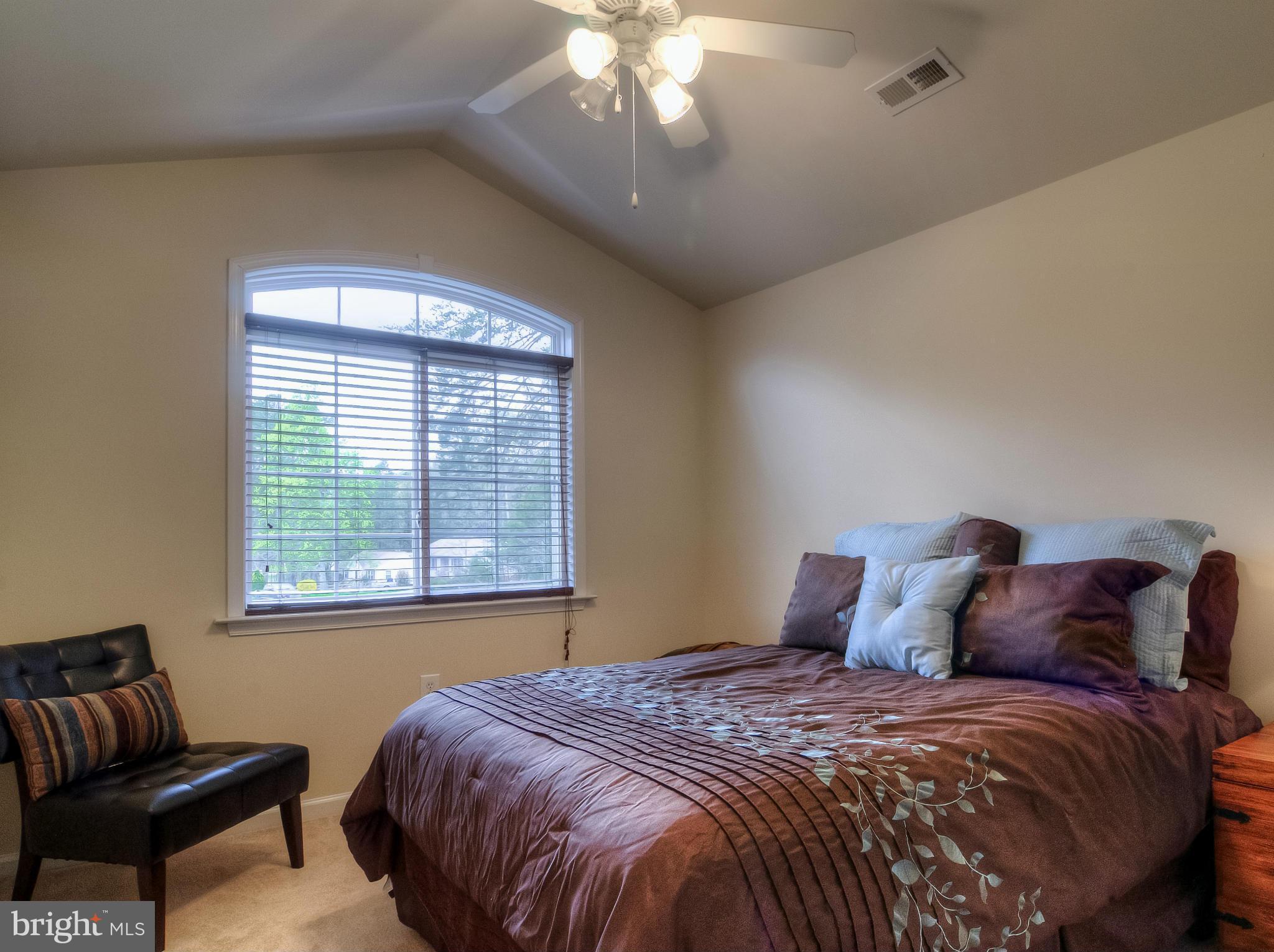 LAKE LAND - Residential