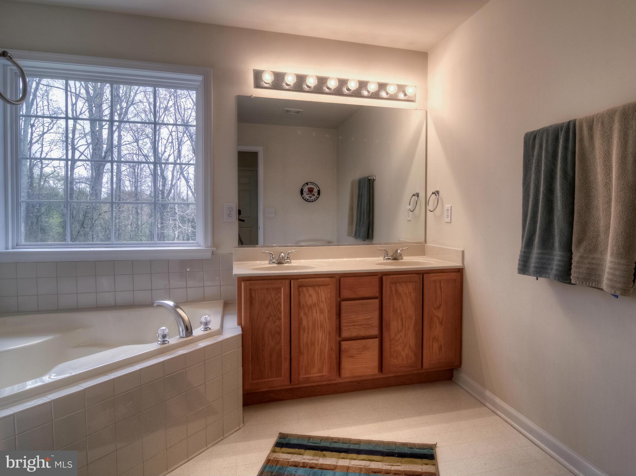 LAKE LAND - Residential