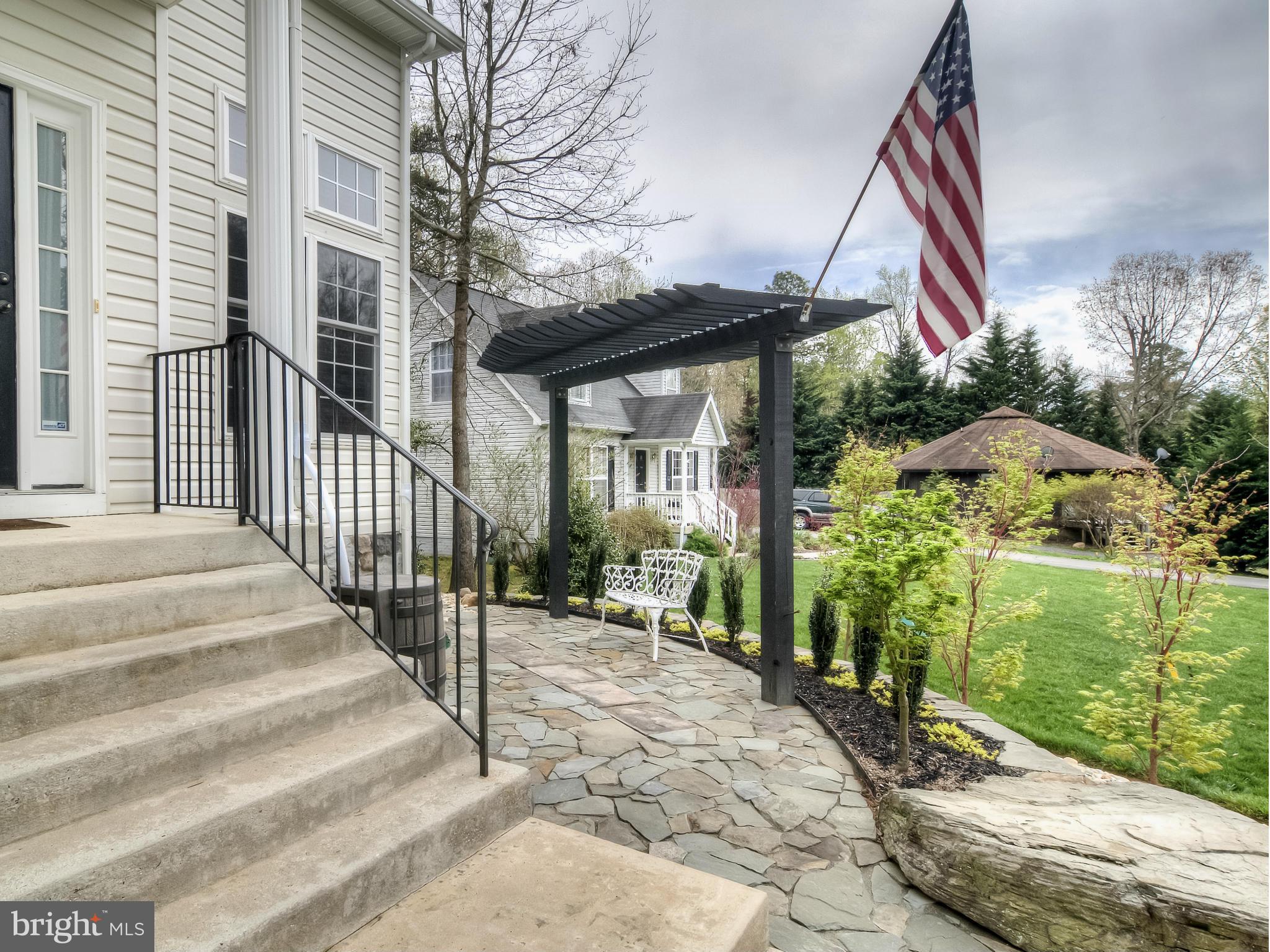 LAKE LAND - Residential