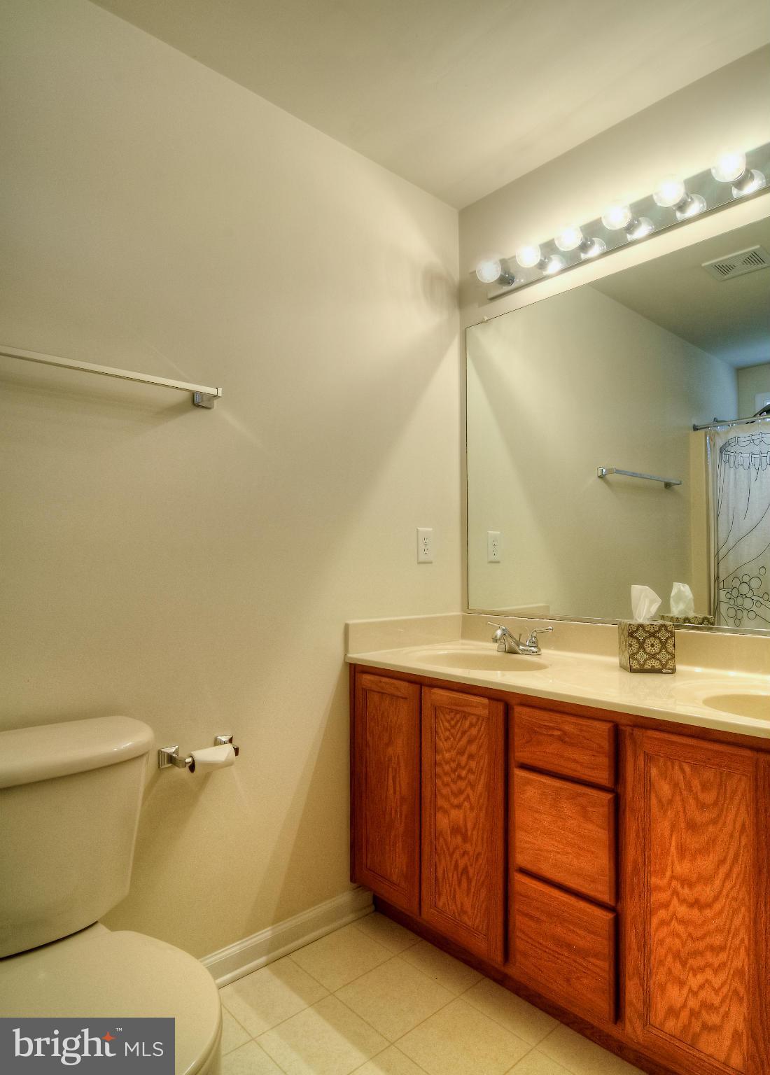 LAKE LAND - Residential