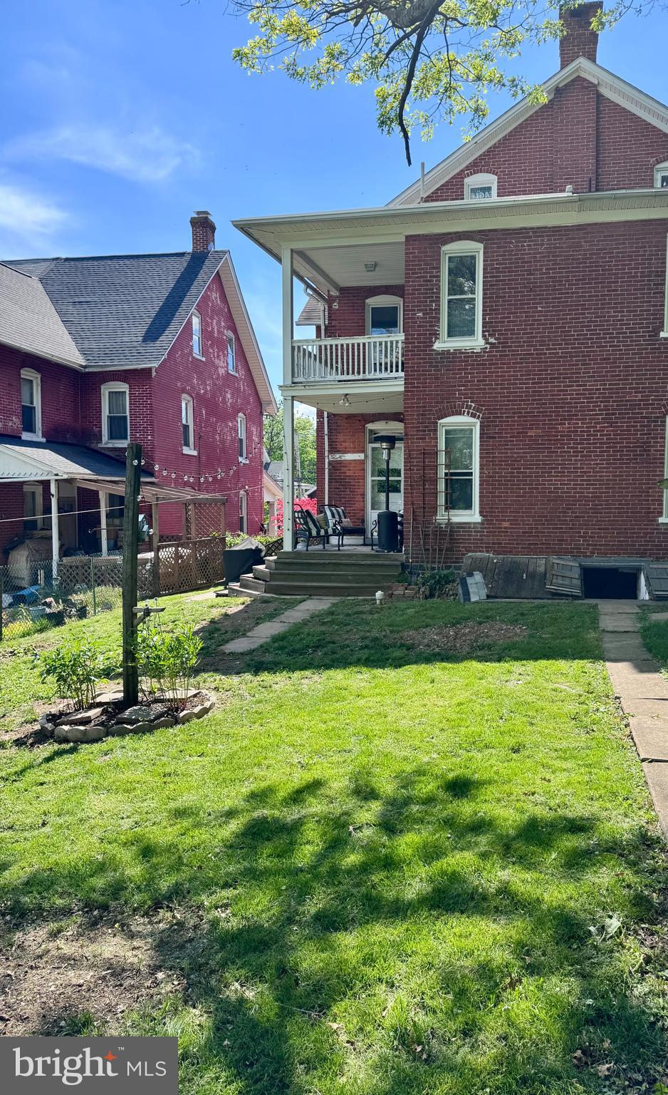 313 W WALNUT STREET